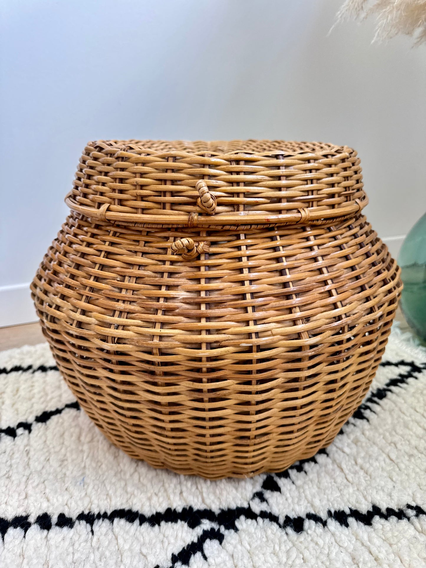 Panier ancien en osier tressé