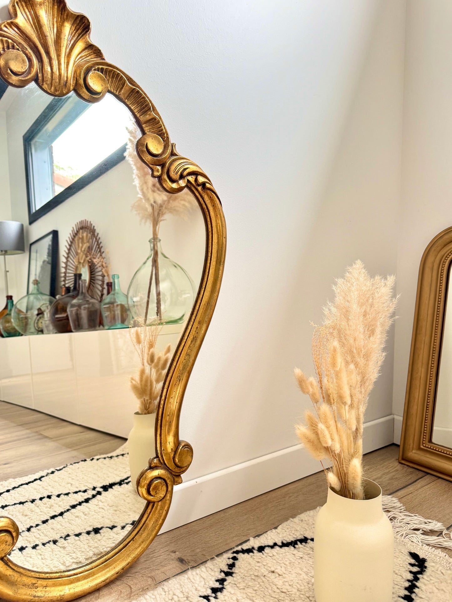 Grand miroir doré style baroque à coquille