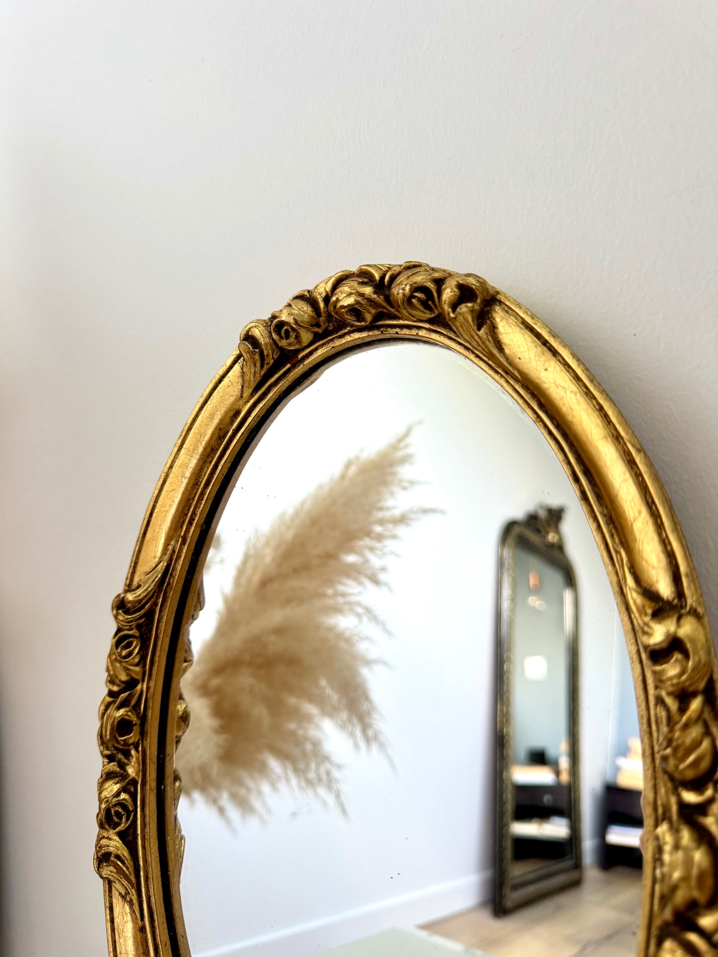 Petit miroir ovale doré