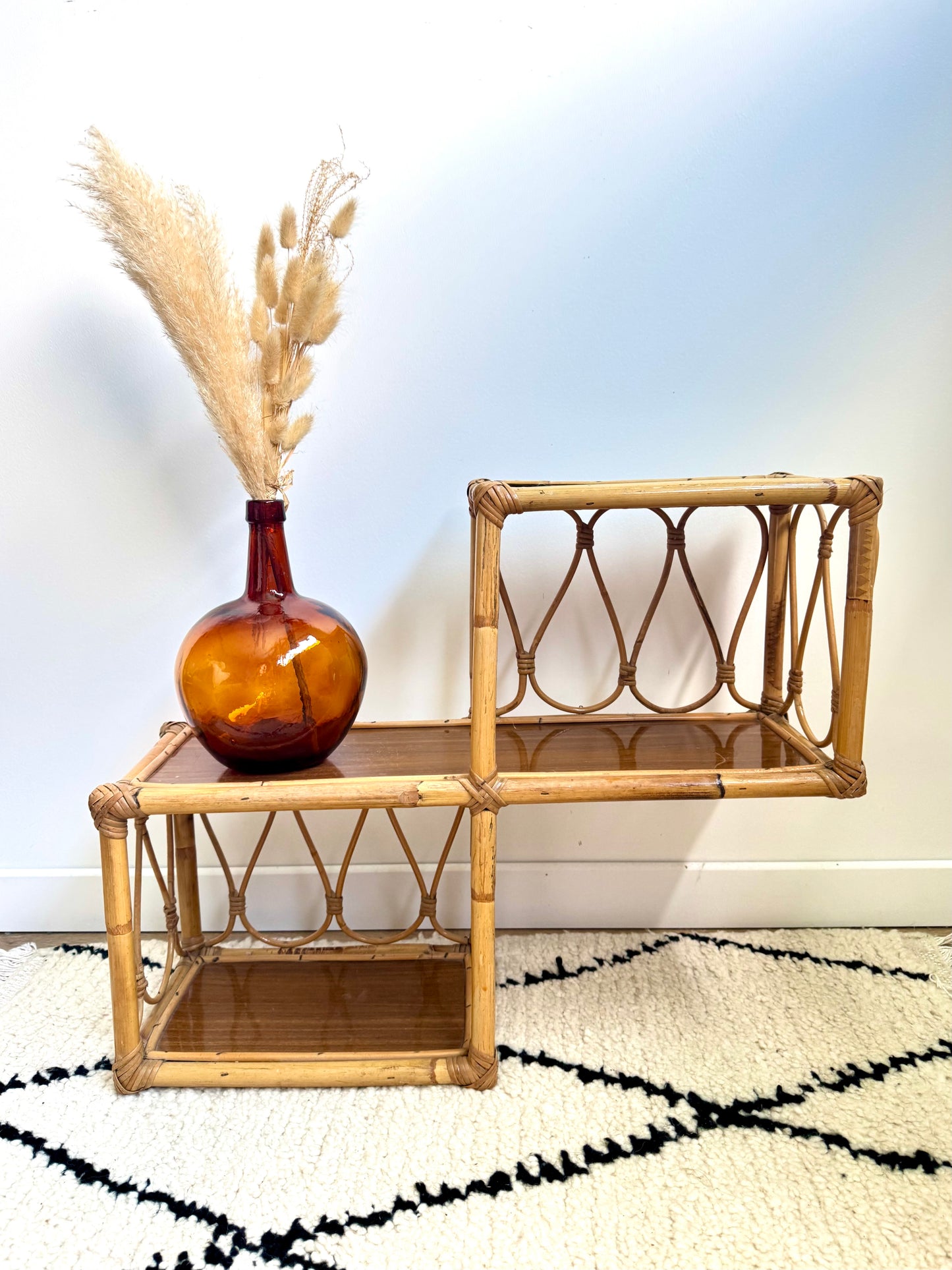 Étagère vintage en rotin