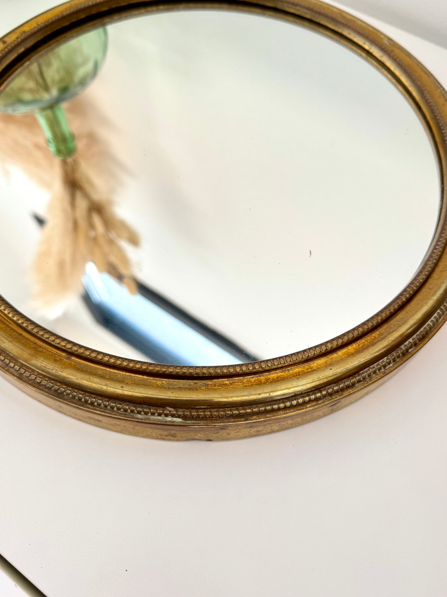 Petit miroir doré, en métal