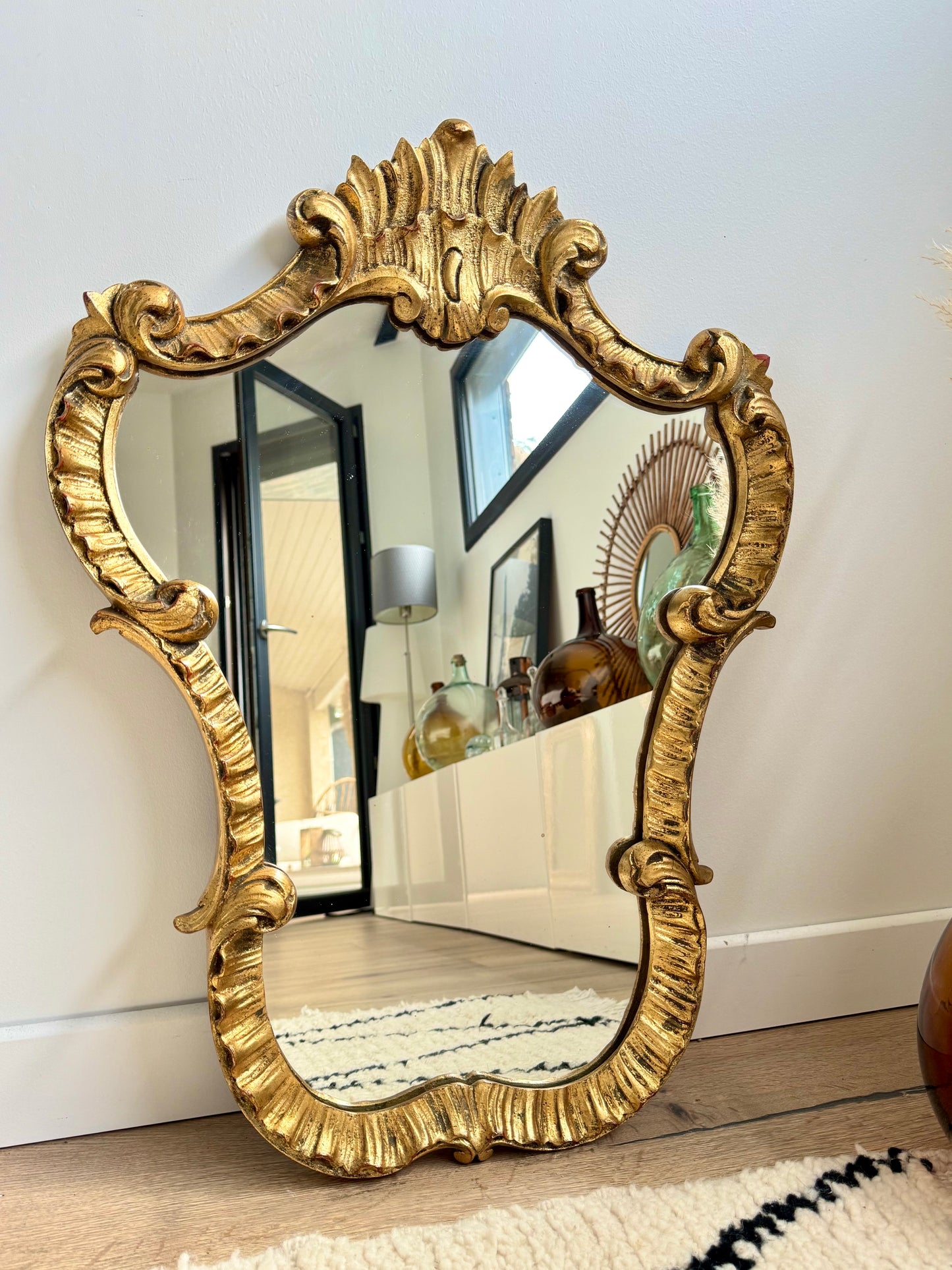 Miroir ancien doré de style baroque