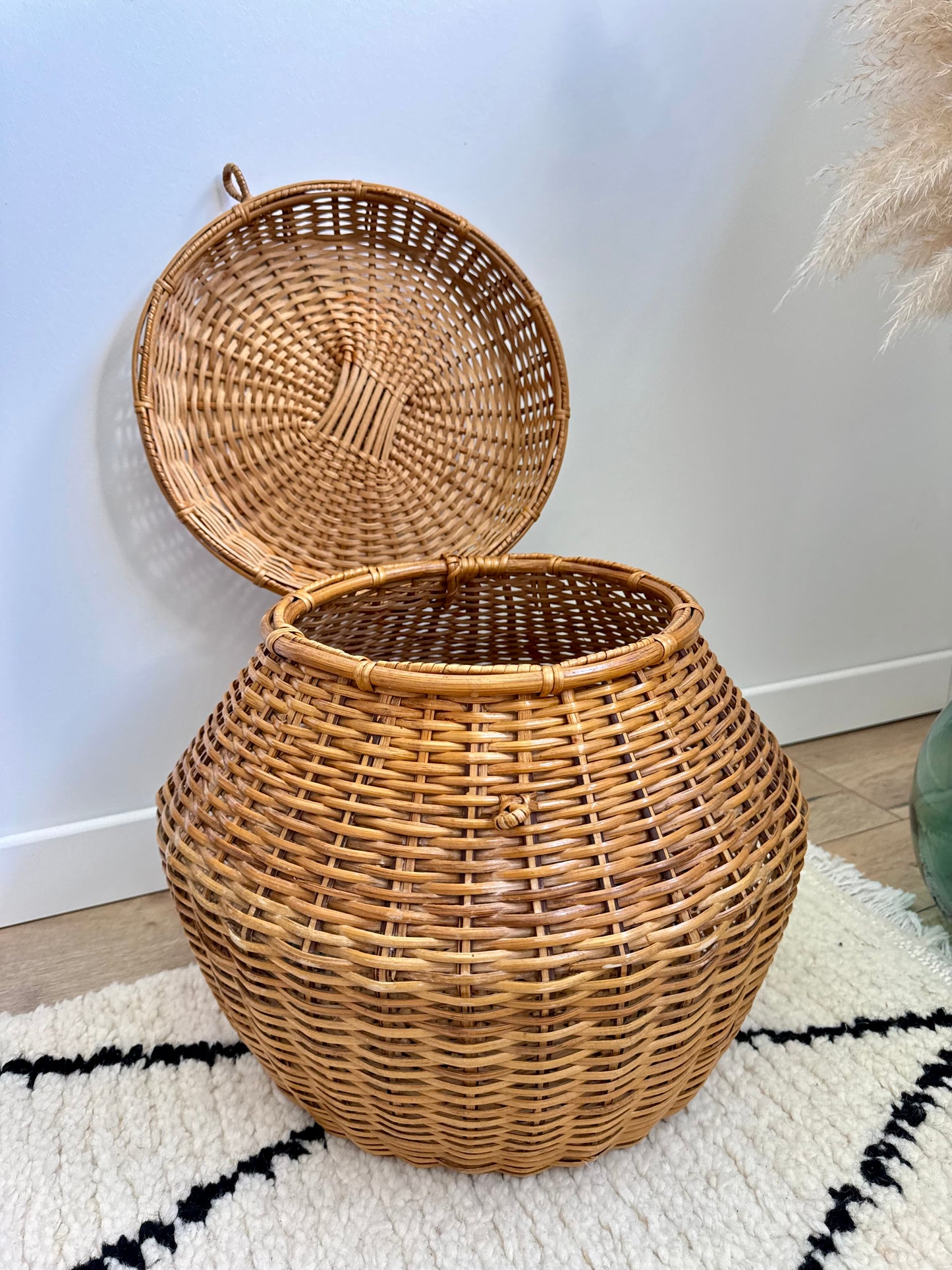 Panier ancien en osier tressé