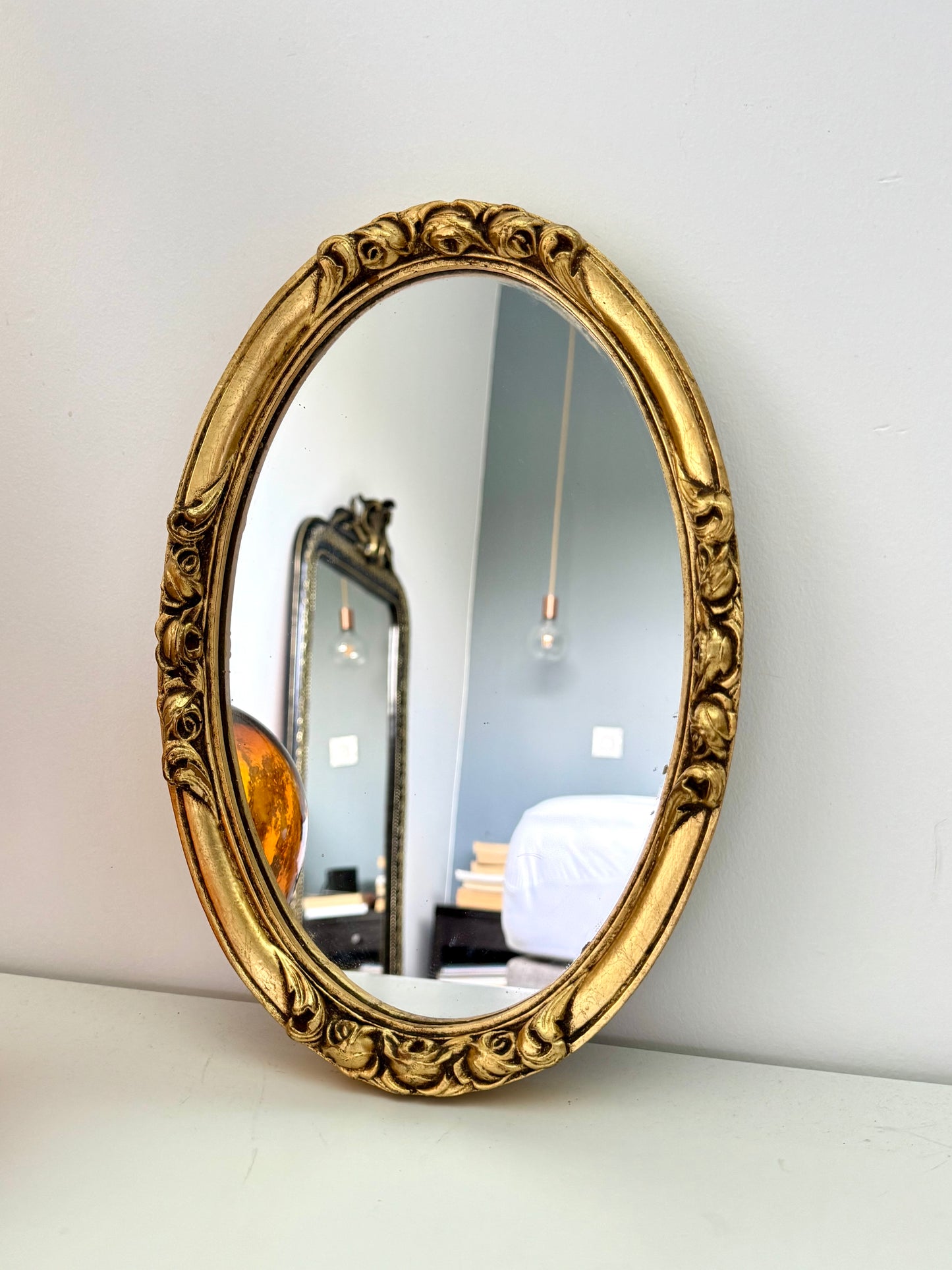 Petit miroir ovale doré