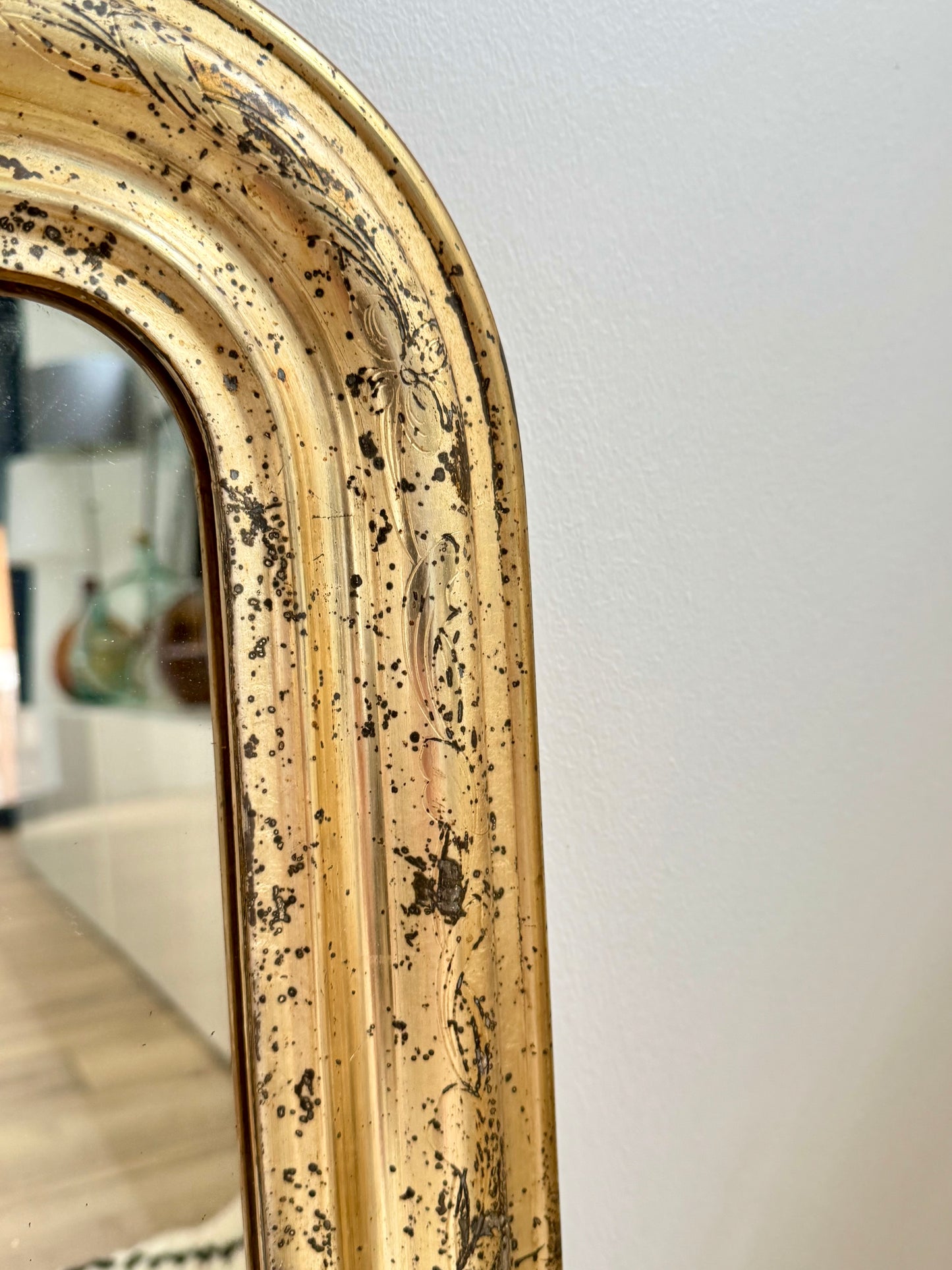 Miroir ancien Louis Philippe entièrement doré à la feuille d’or