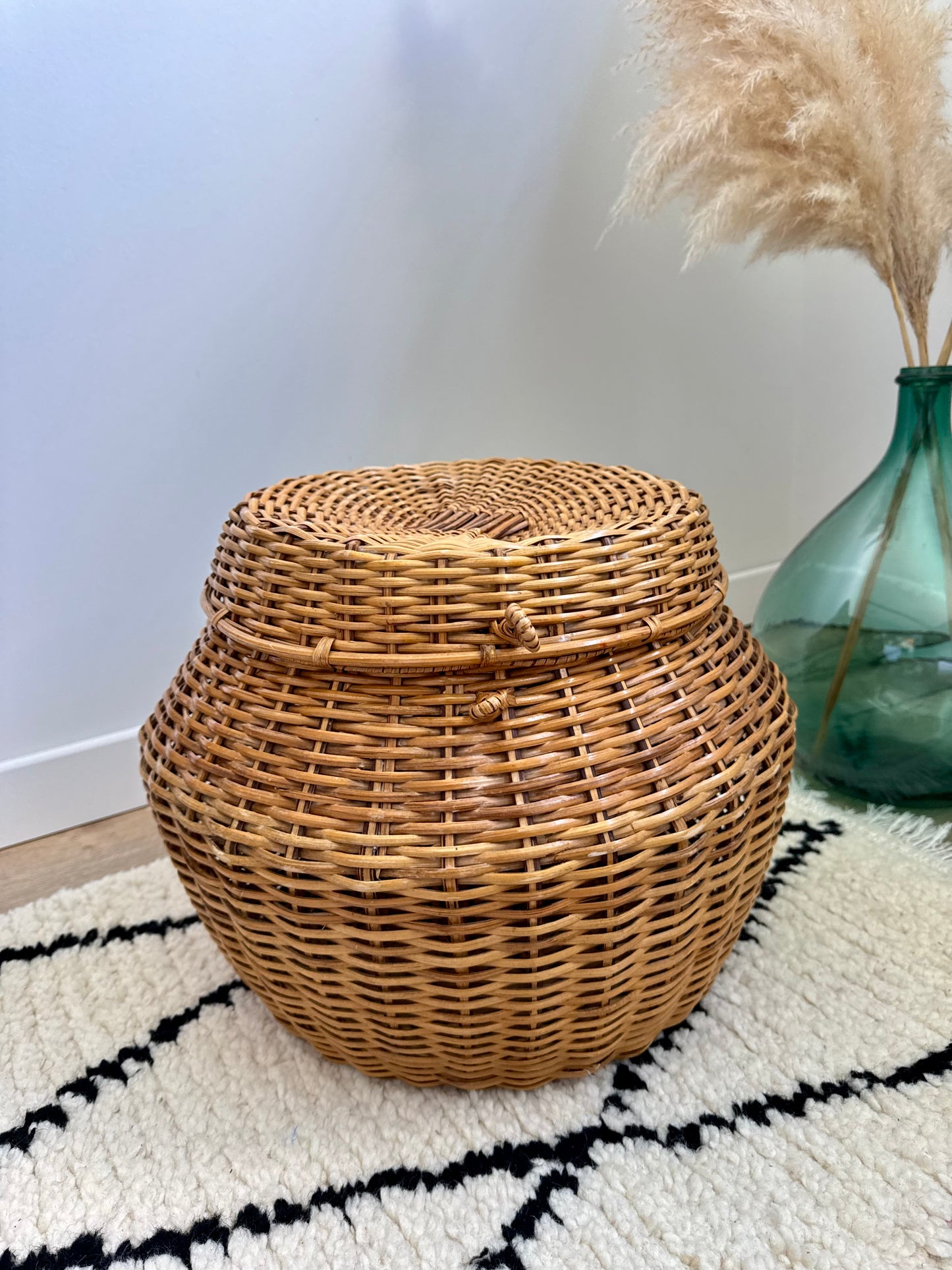 Panier ancien en osier tressé