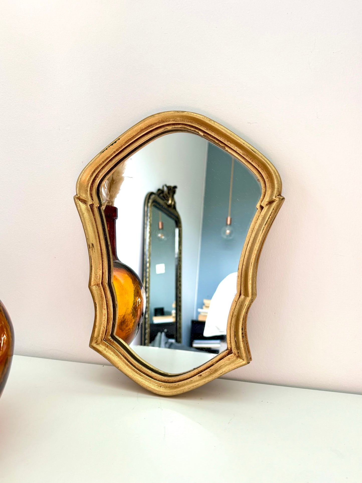 Petit miroir doré de style baroque