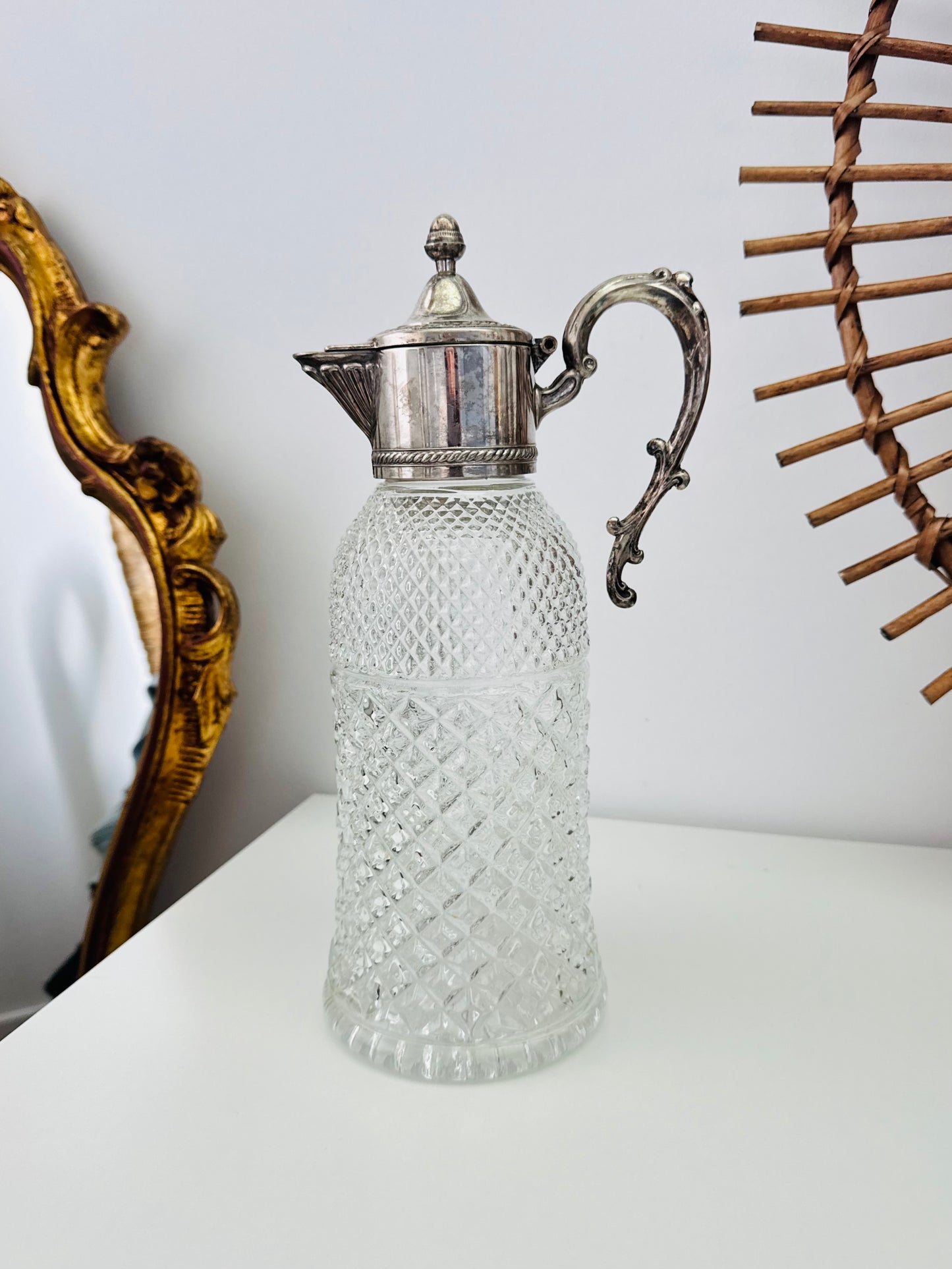 Carafe en verre et métal