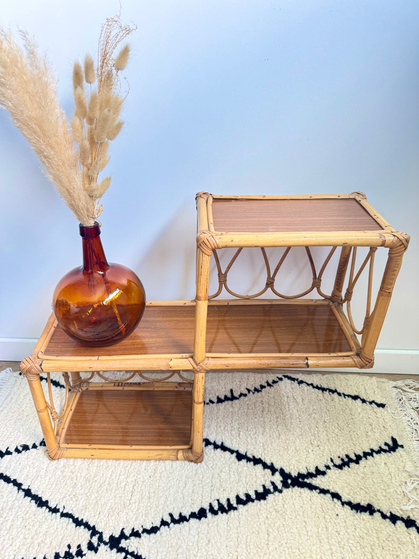 Étagère vintage en rotin
