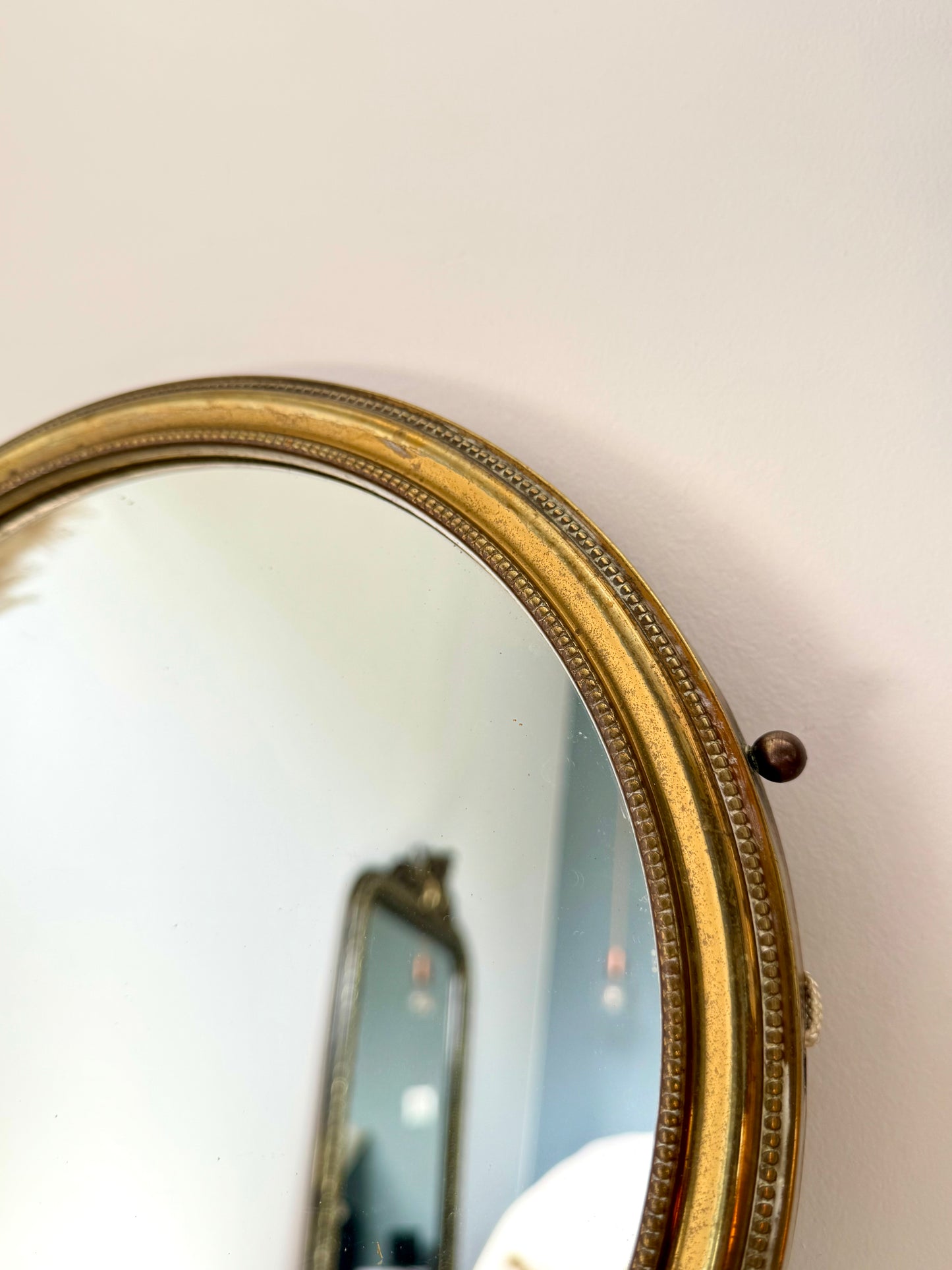 Petit miroir doré, en métal