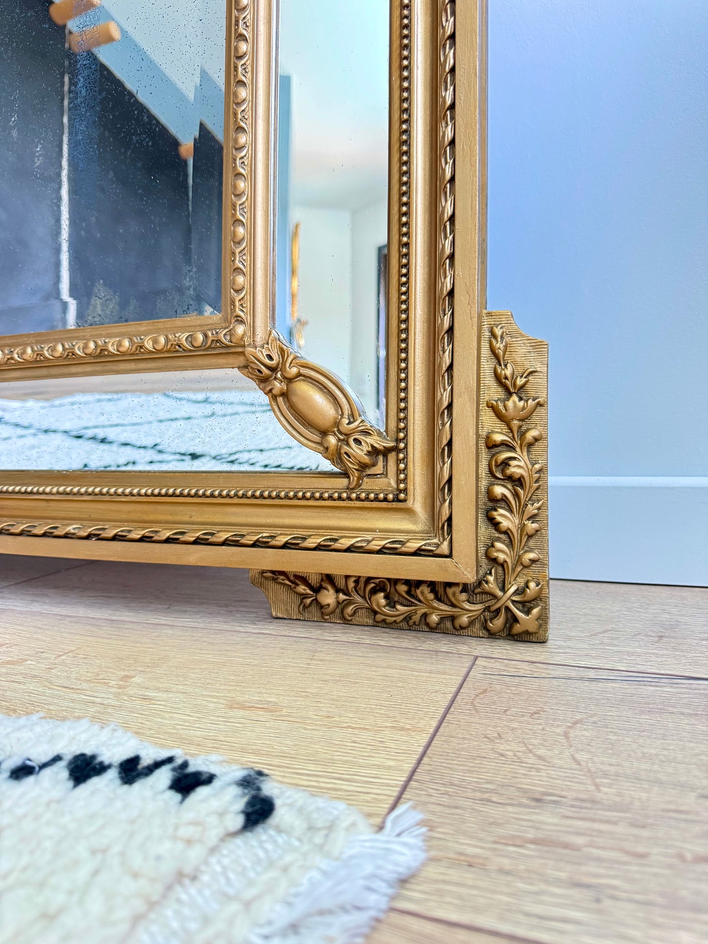 Grand miroir ancien doré à parcloses - XIXe