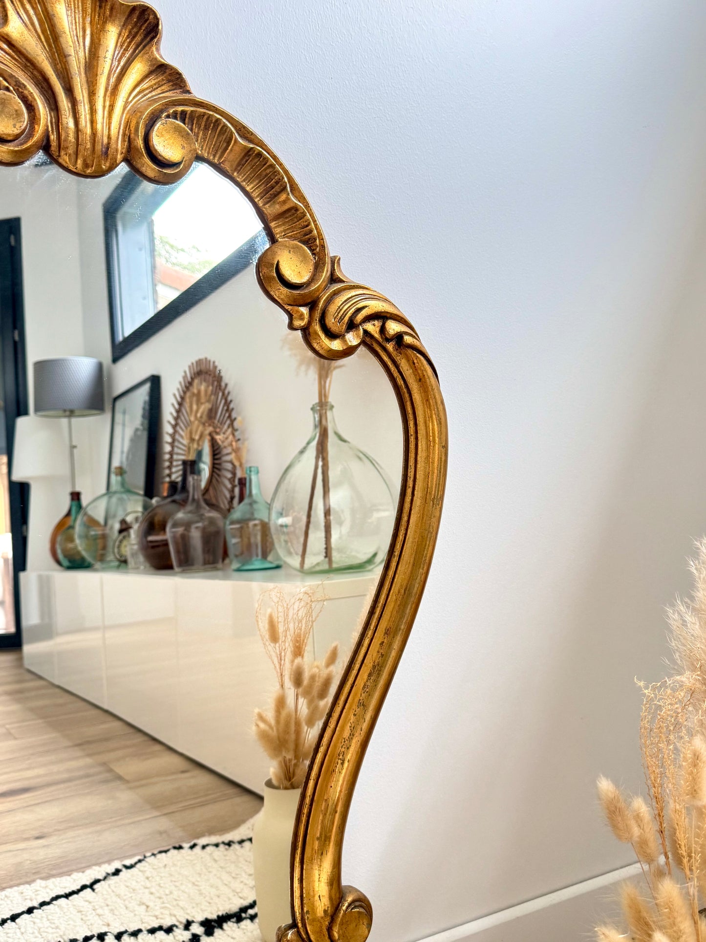 Grand miroir doré style baroque à coquille