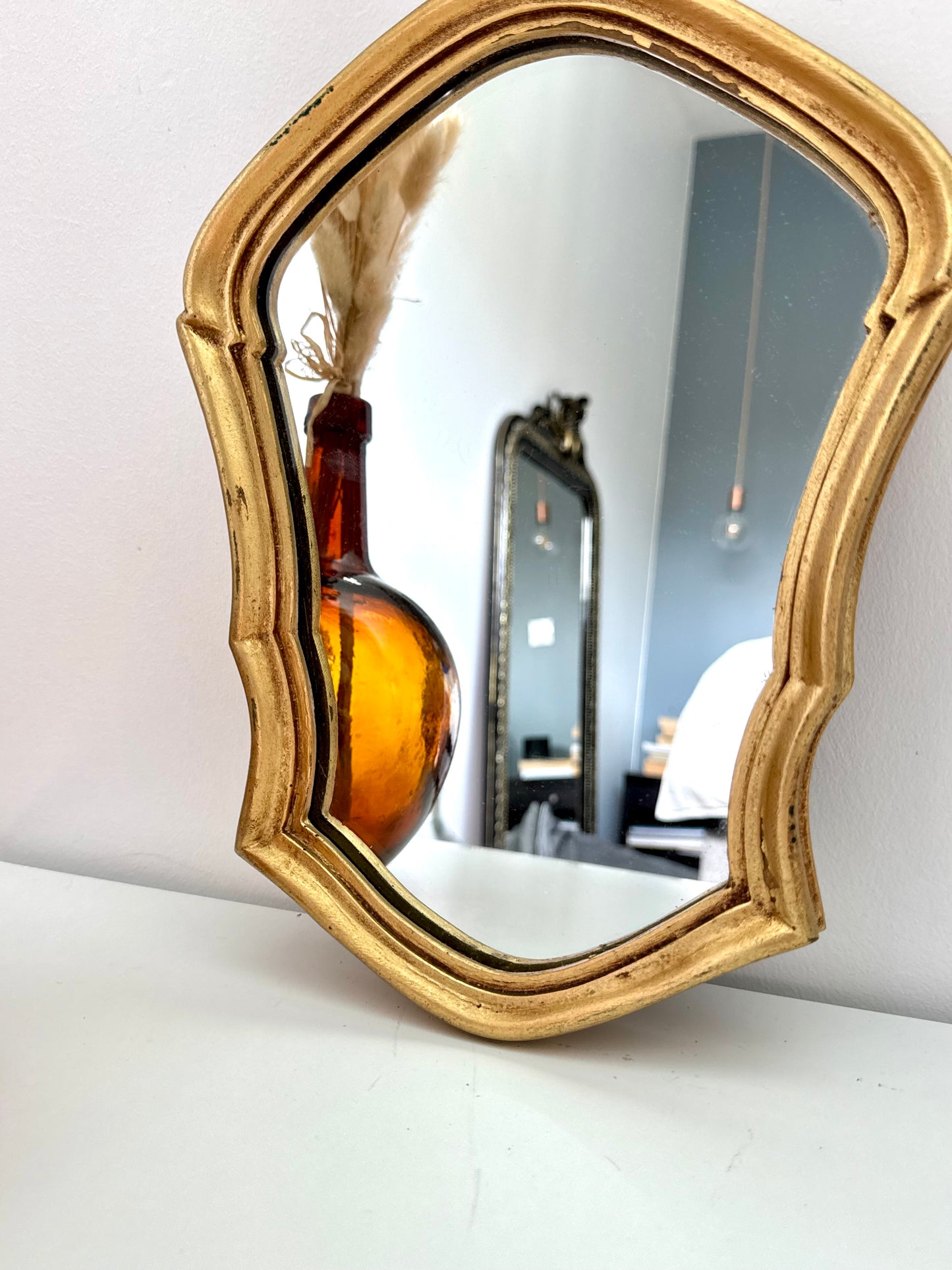 Petit miroir doré de style baroque