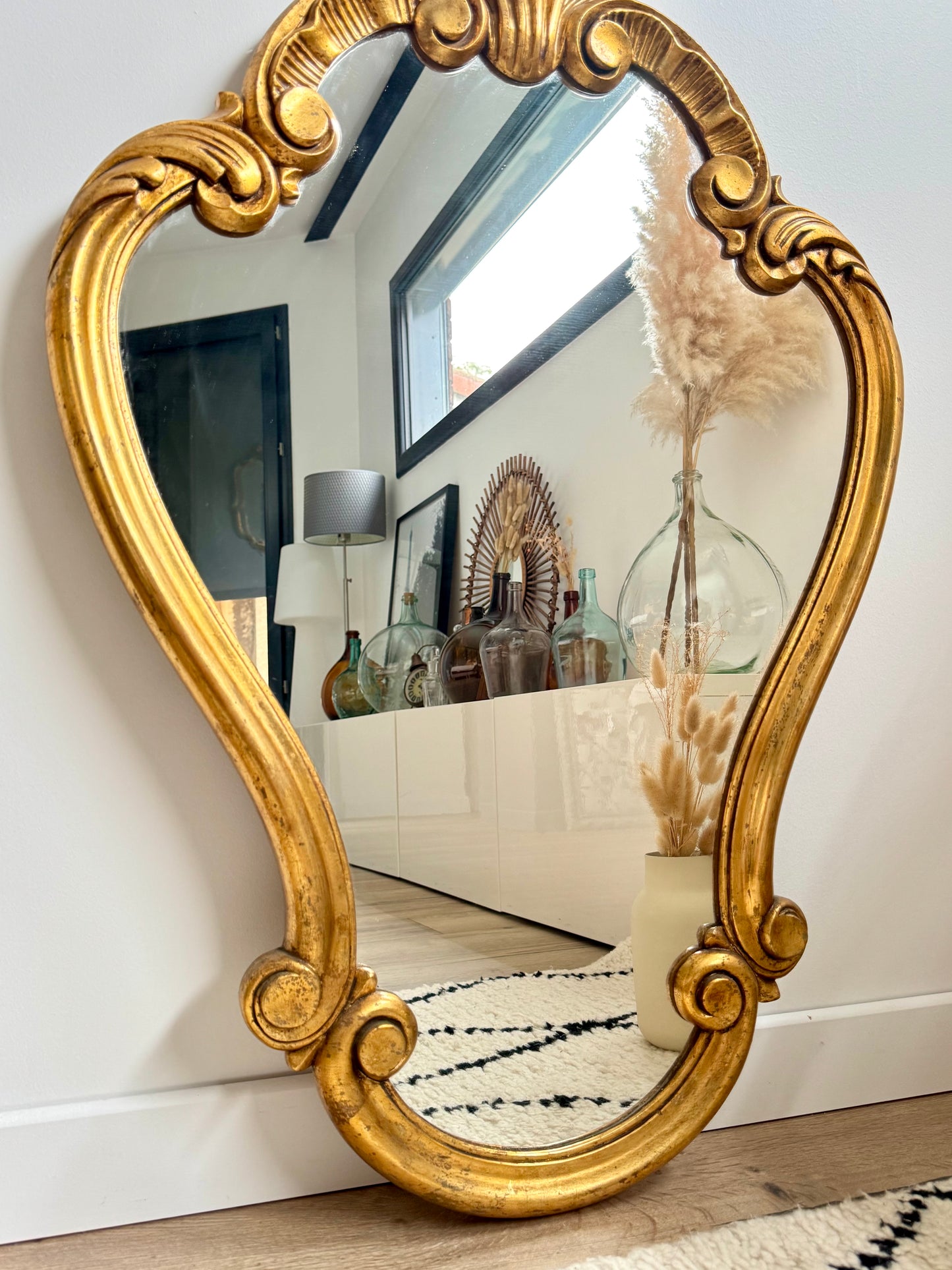 Grand miroir doré style baroque à coquille