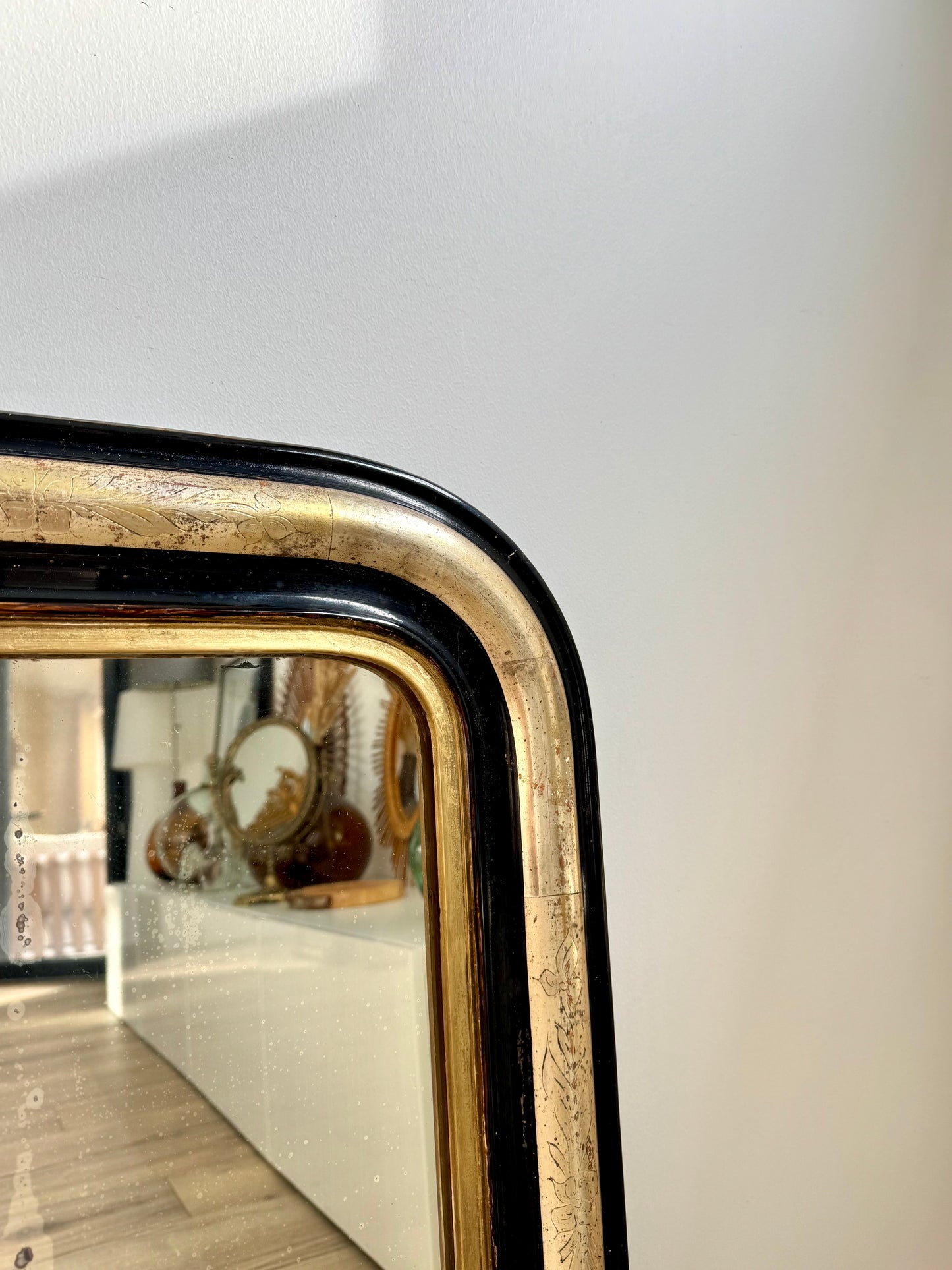 Miroir ancien Louis Philippe doré à la feuille d’or