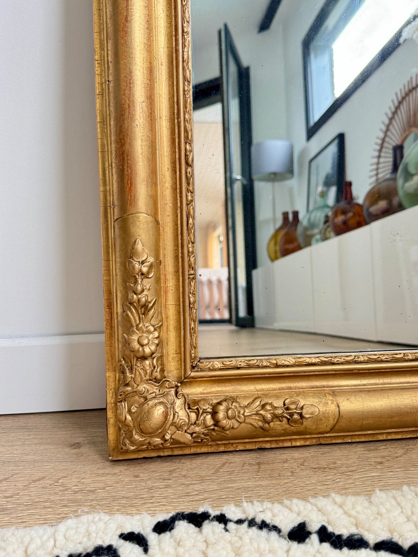 Miroir ancien Louis Philippe, subtile feuille d’or