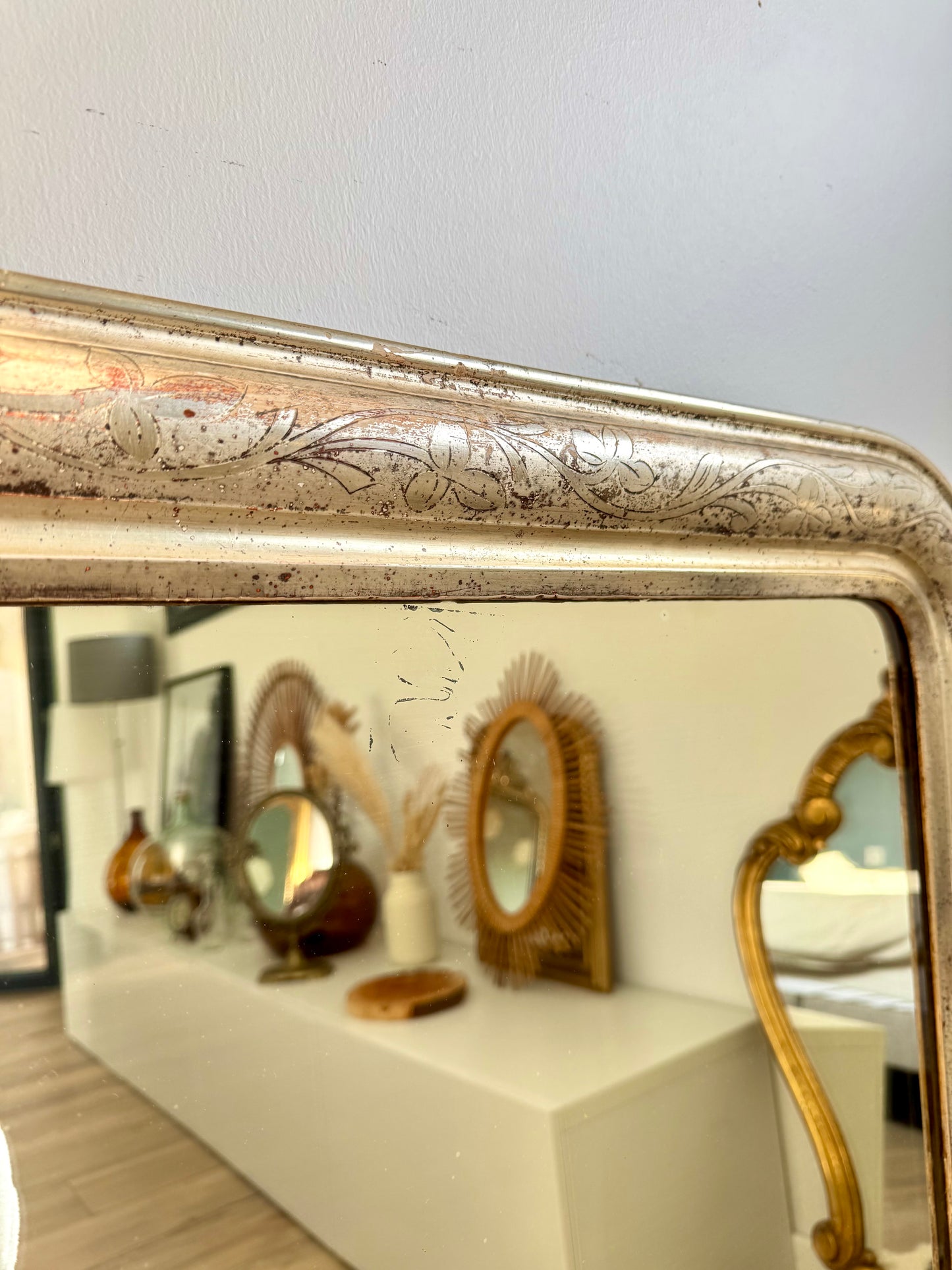 Miroir ancien Louis Philippe entièrement doré à la feuille d’or