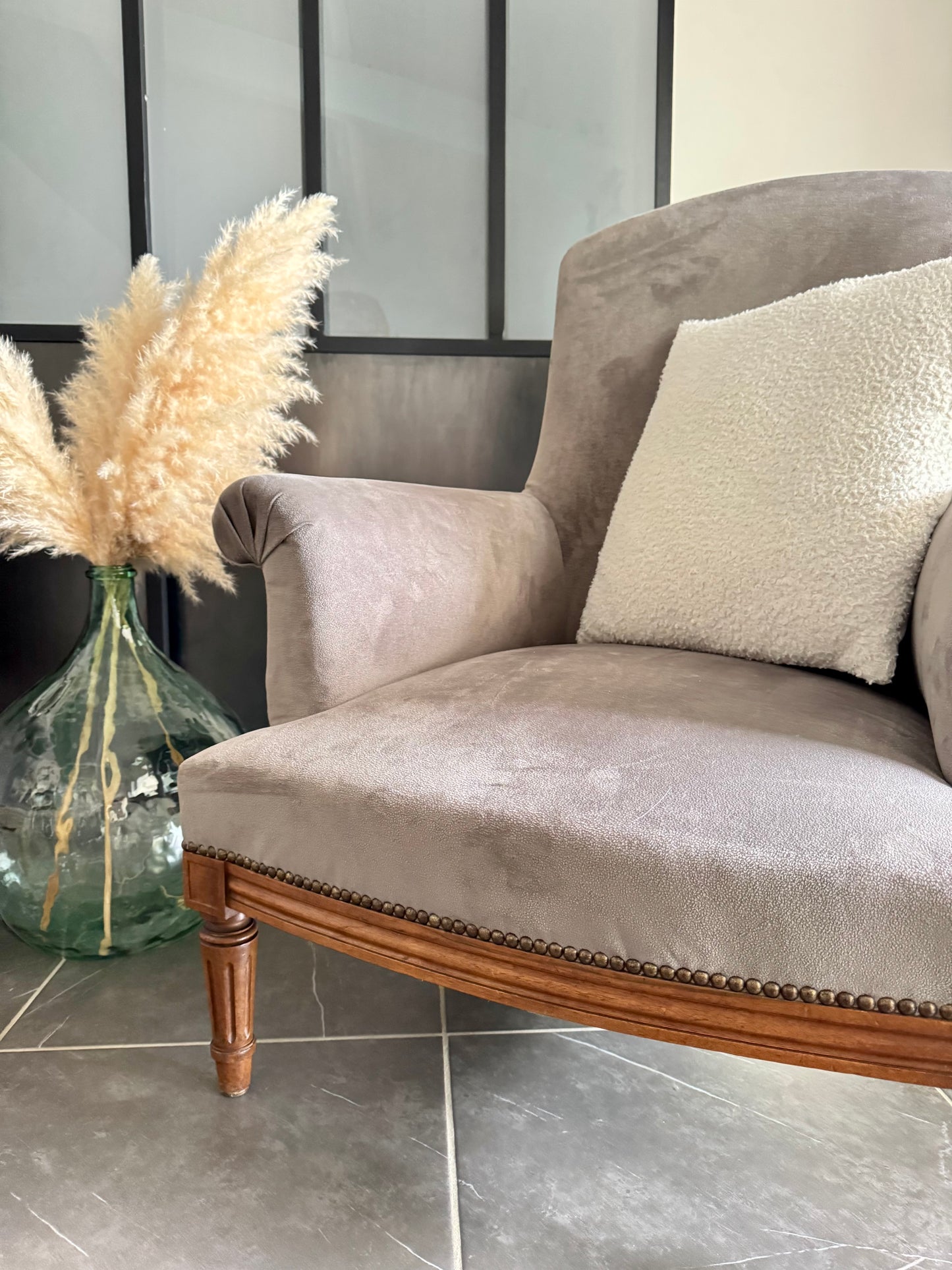 Paire de fauteuils Louis XVI