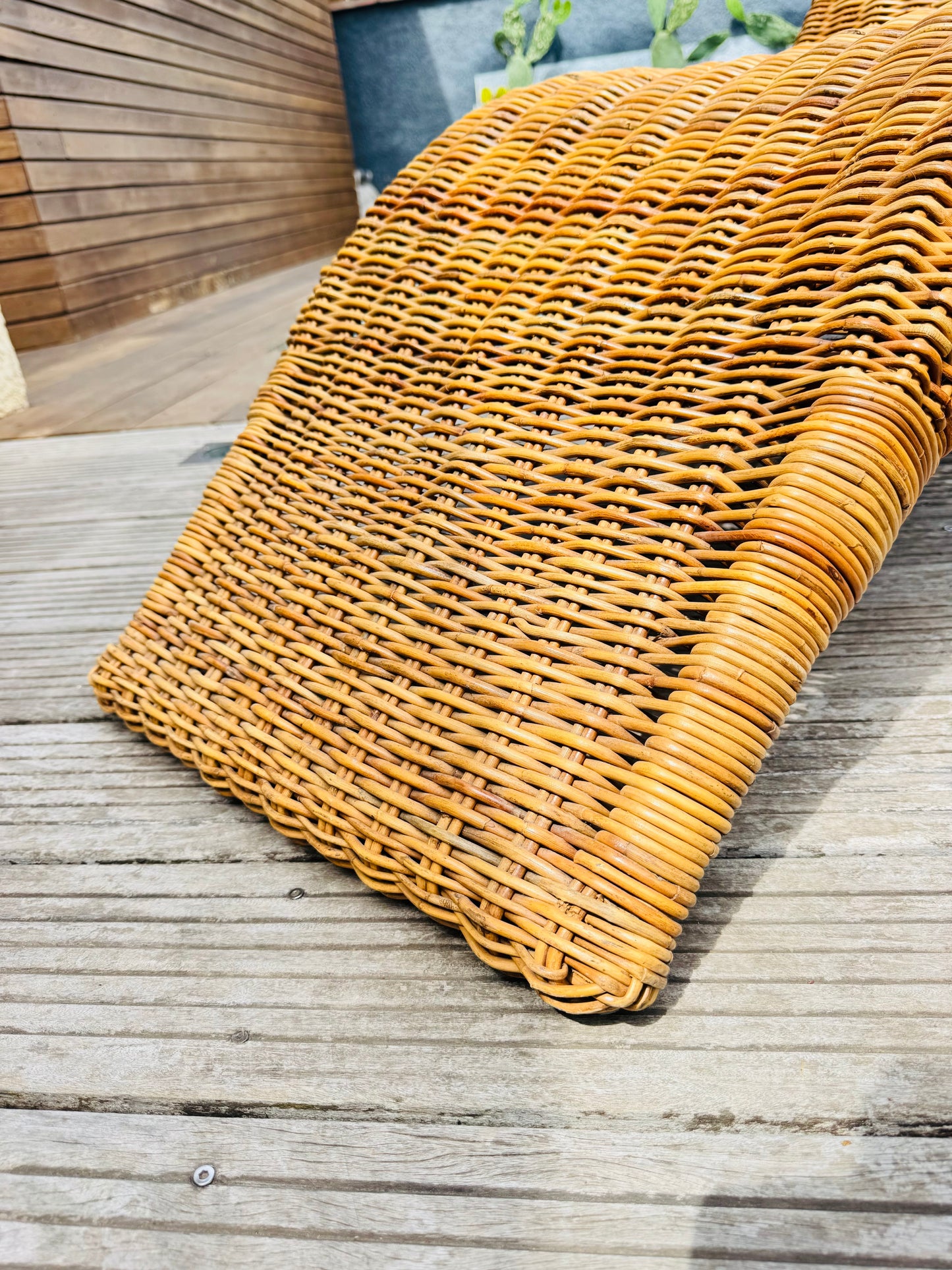 Fauteuil transat vintage “Karlskrona” en rotin – design Carl Öjerstam