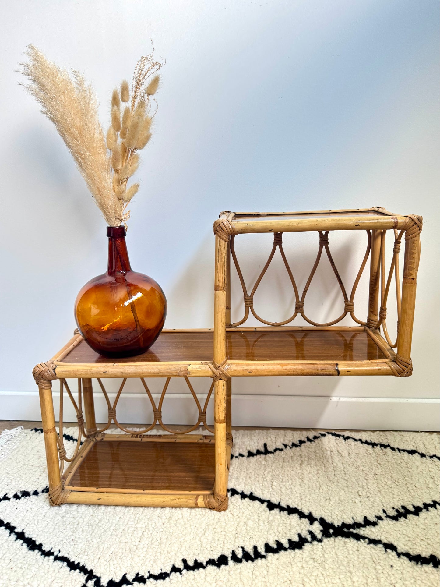 Étagère vintage en rotin
