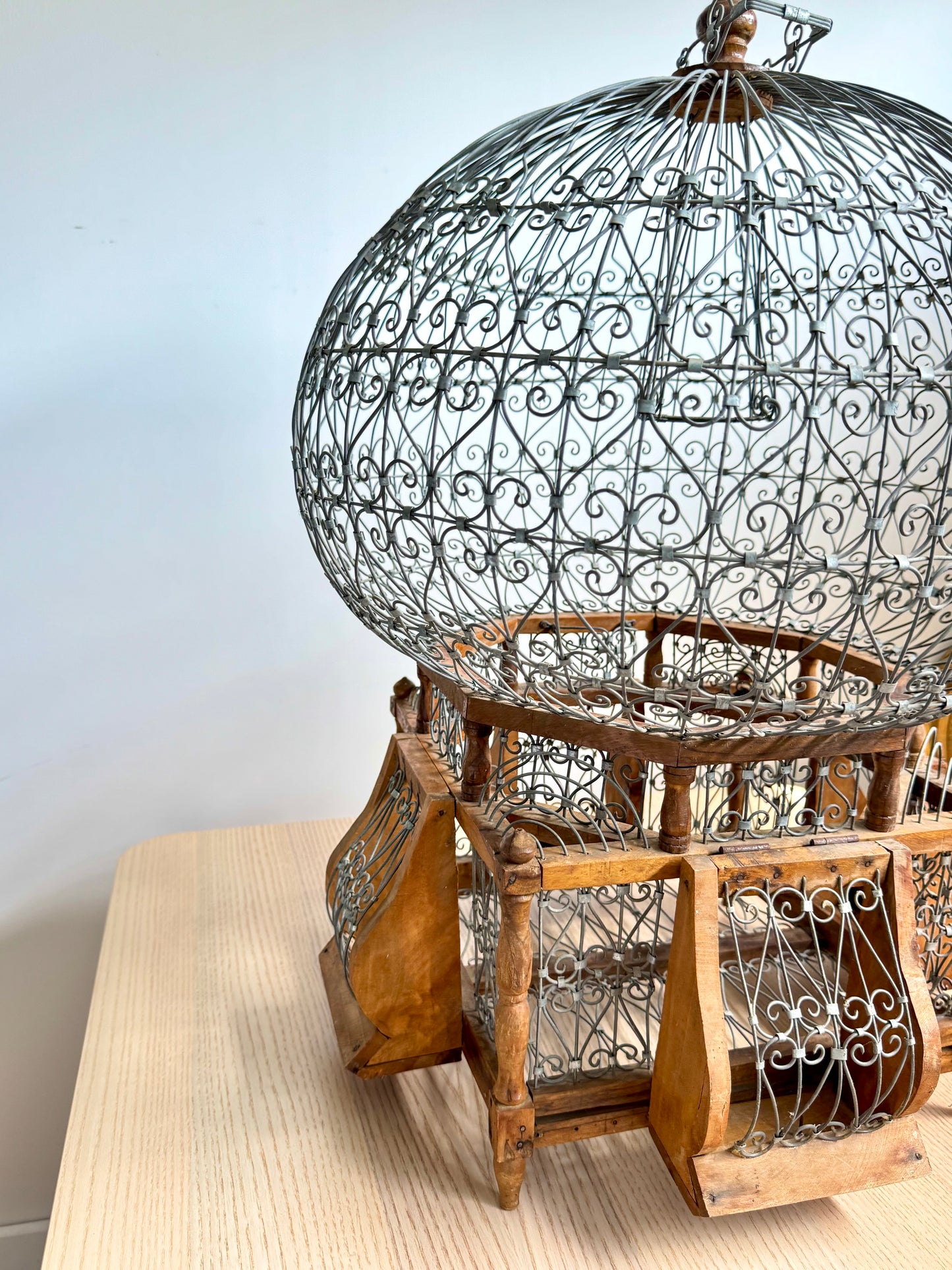 Grande cage décorative en métal et bois