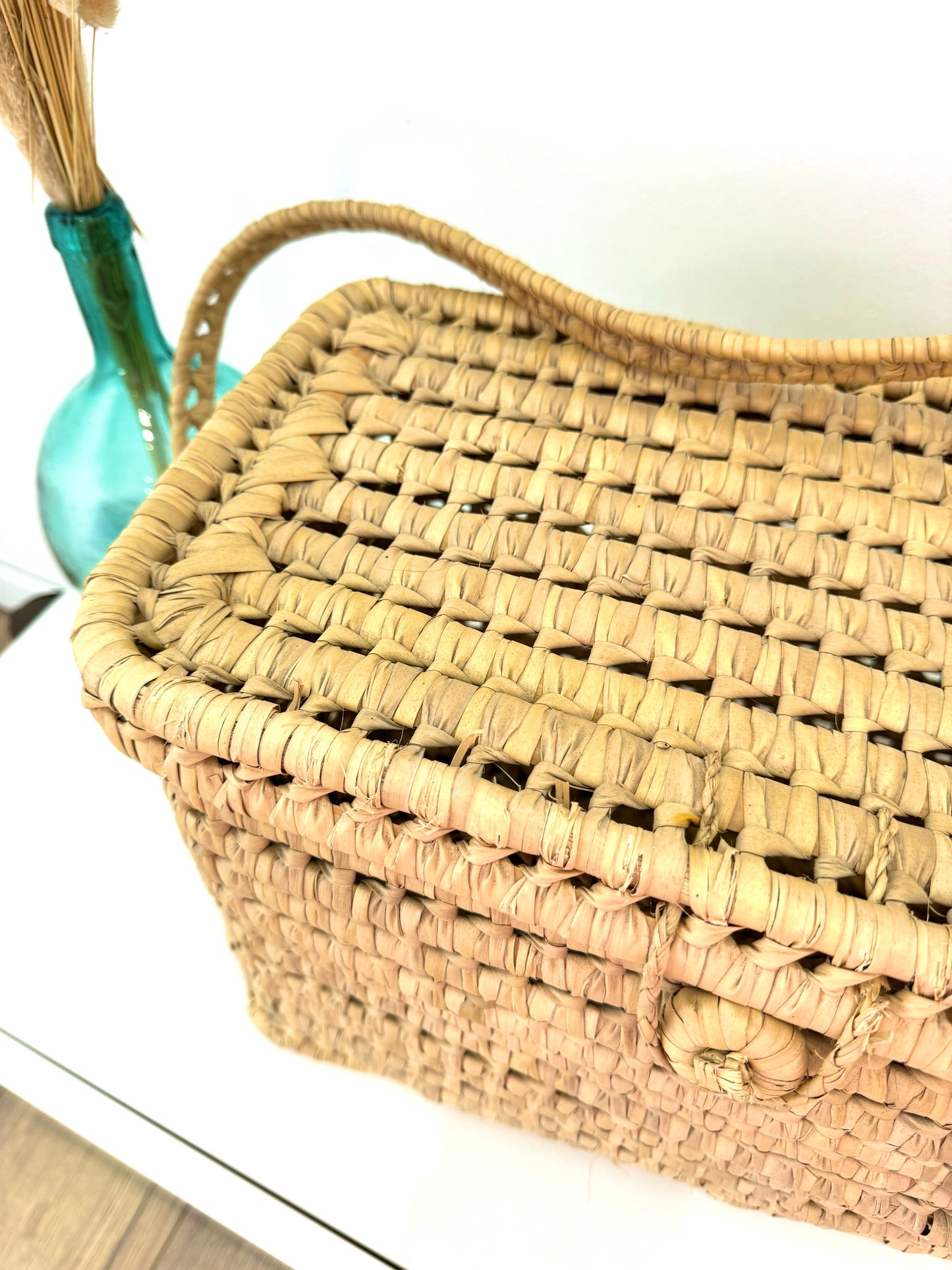 Malle de rangement en feuilles de palmier