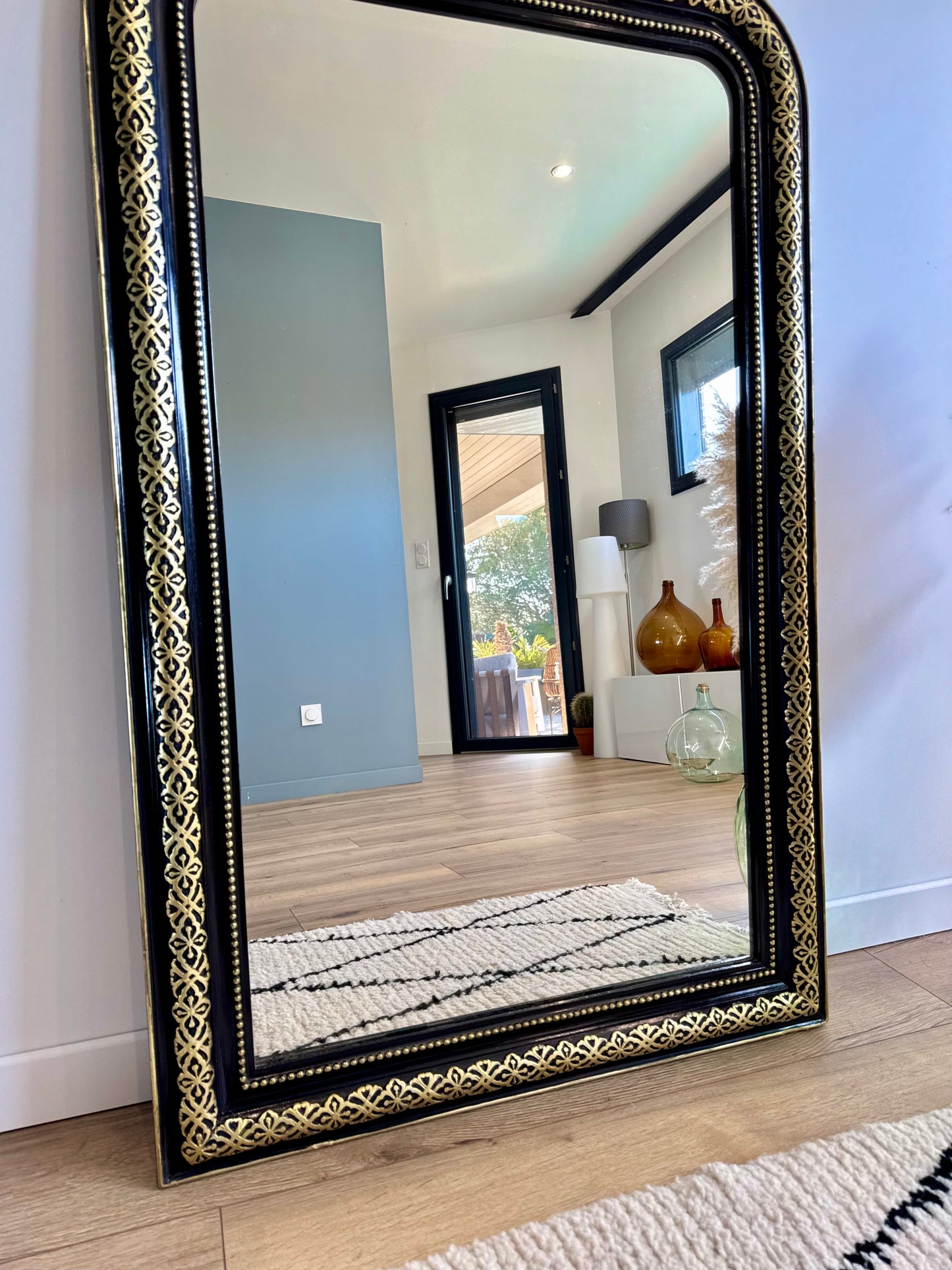 Miroir ancien au style Napoléon III, doré à la feuille d'or