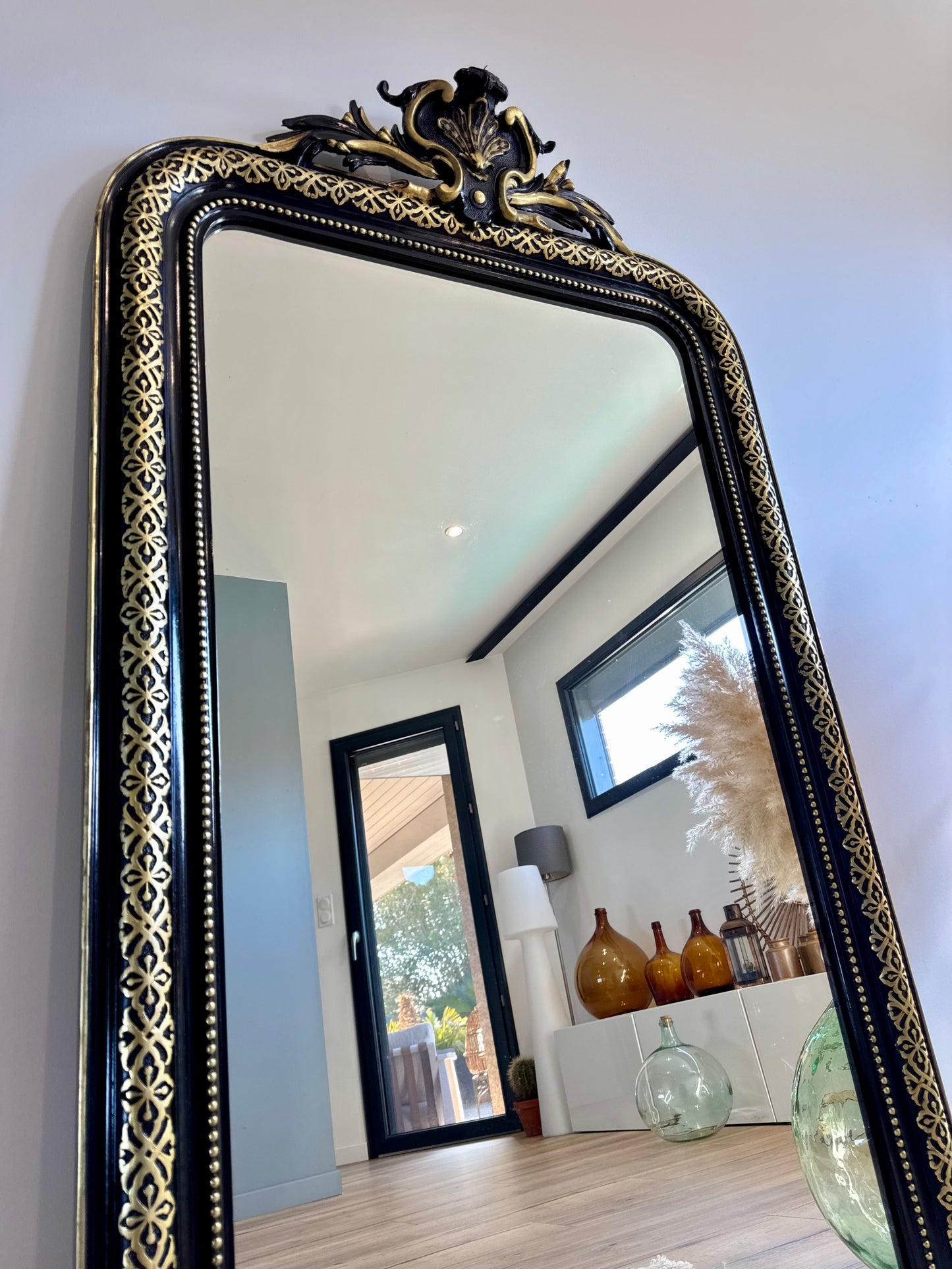 Miroir ancien au style Napoléon III, doré à la feuille d'or