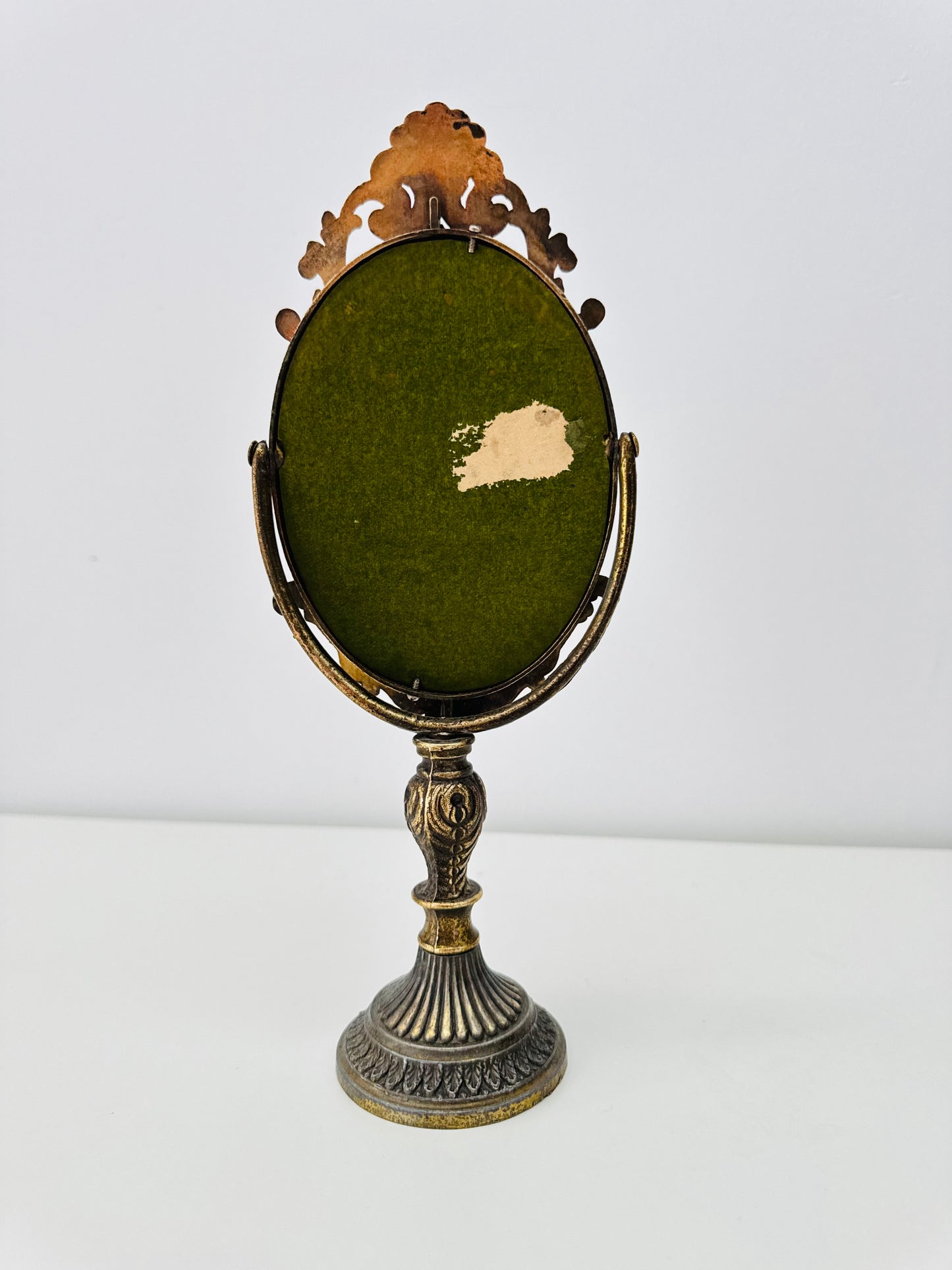 Petit miroir sur pied en laiton