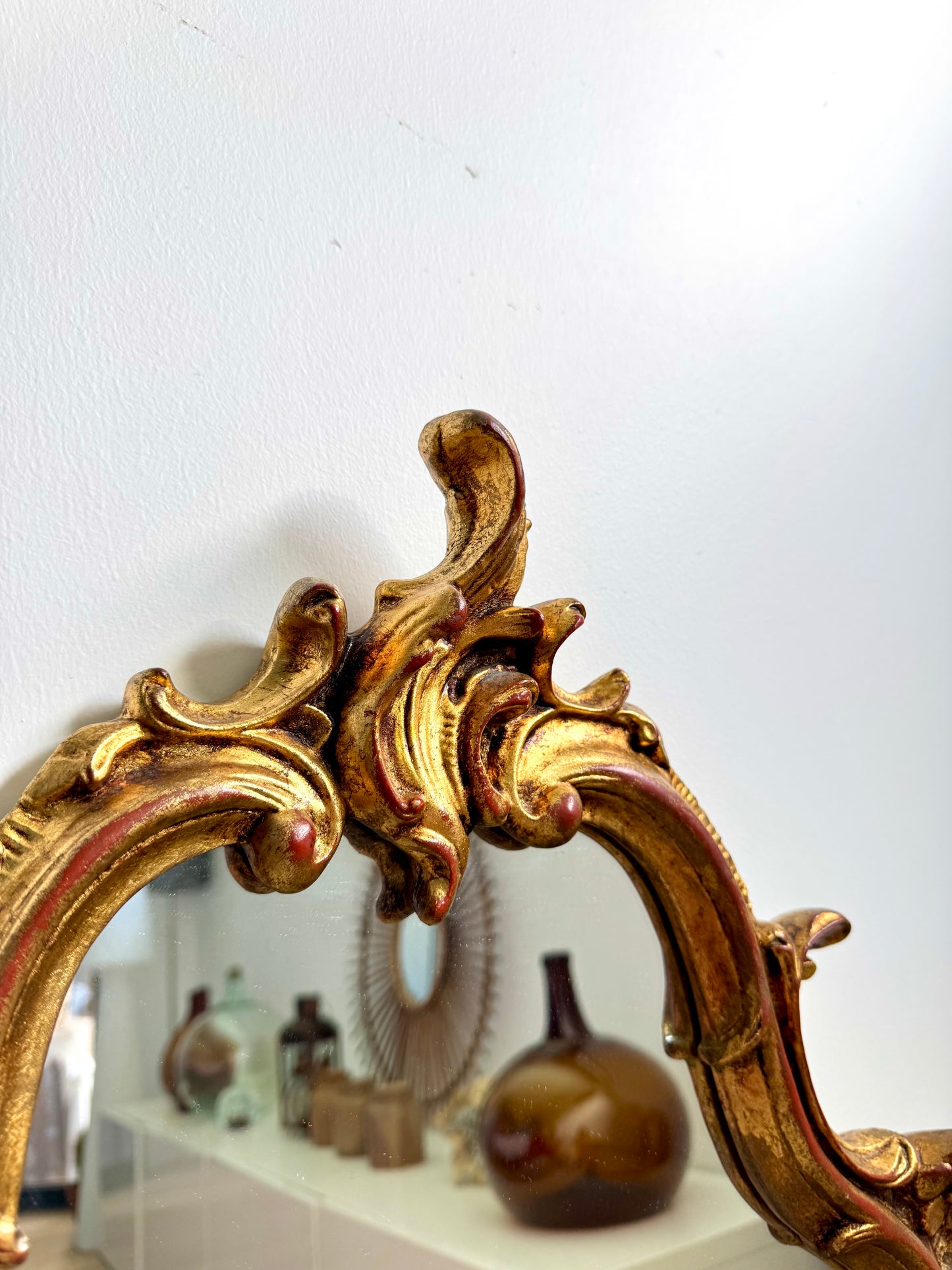 Miroir ancien doré, style baroque