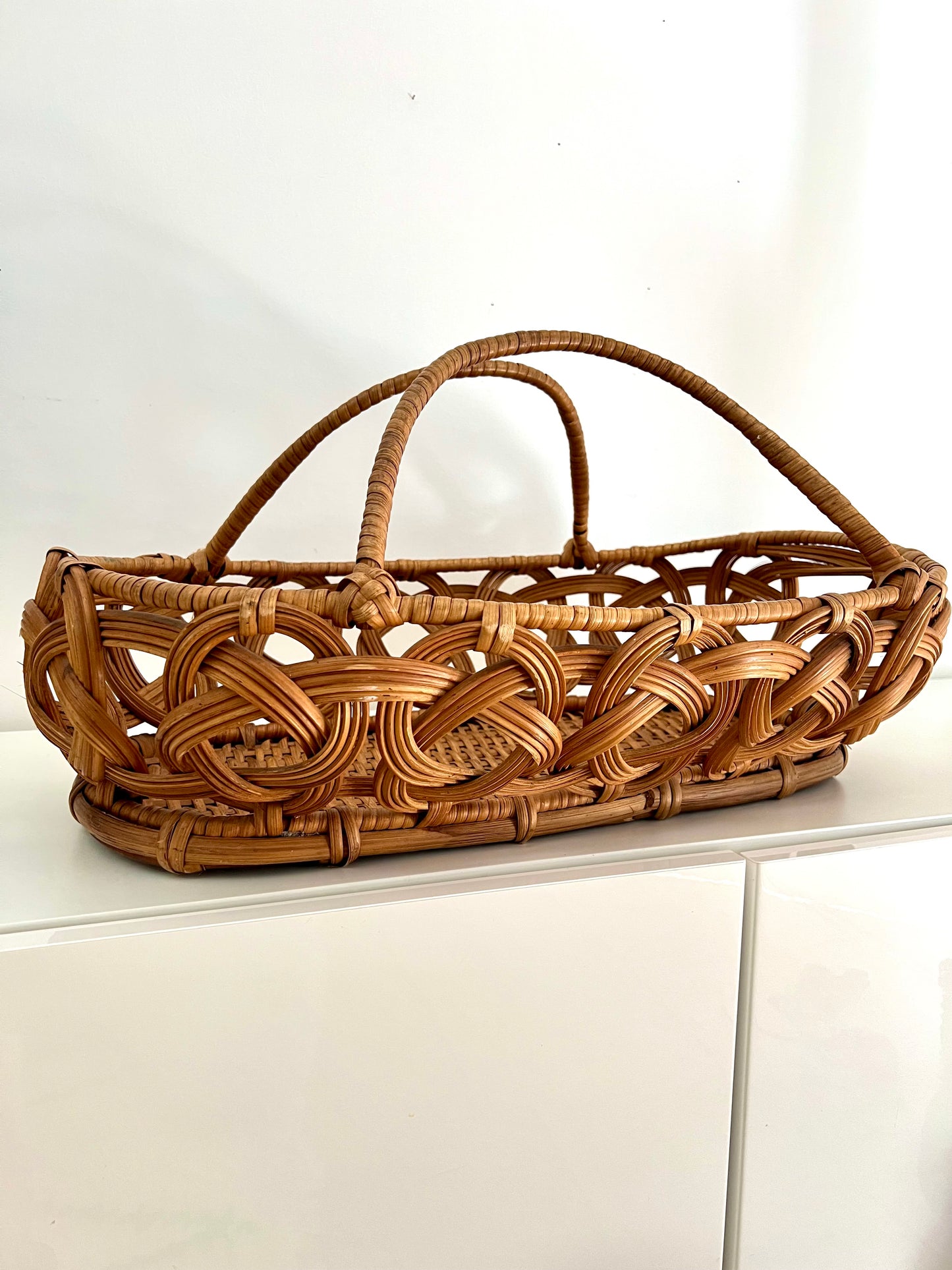 Panier en rotin tressé