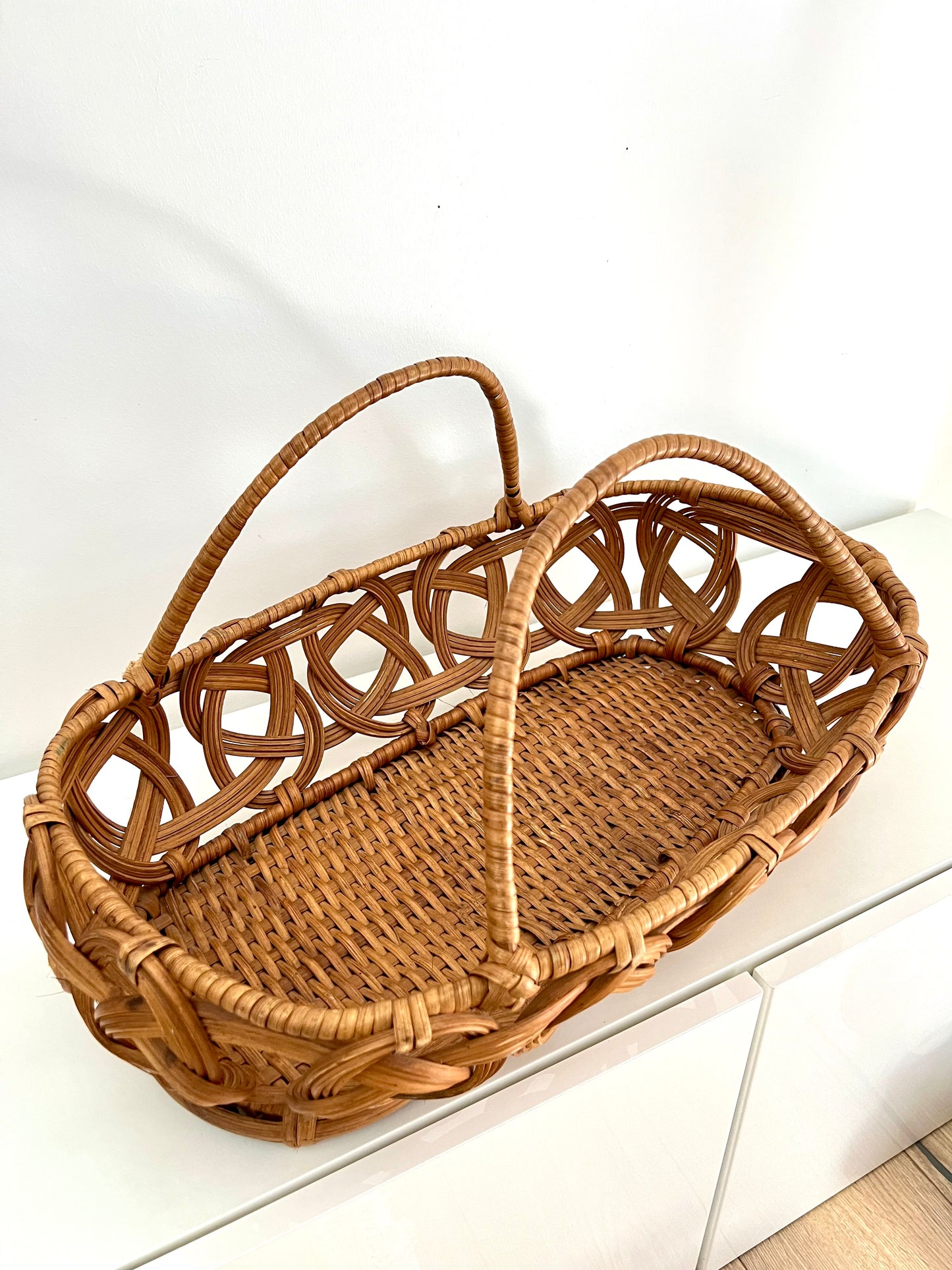 Panier en rotin tressé