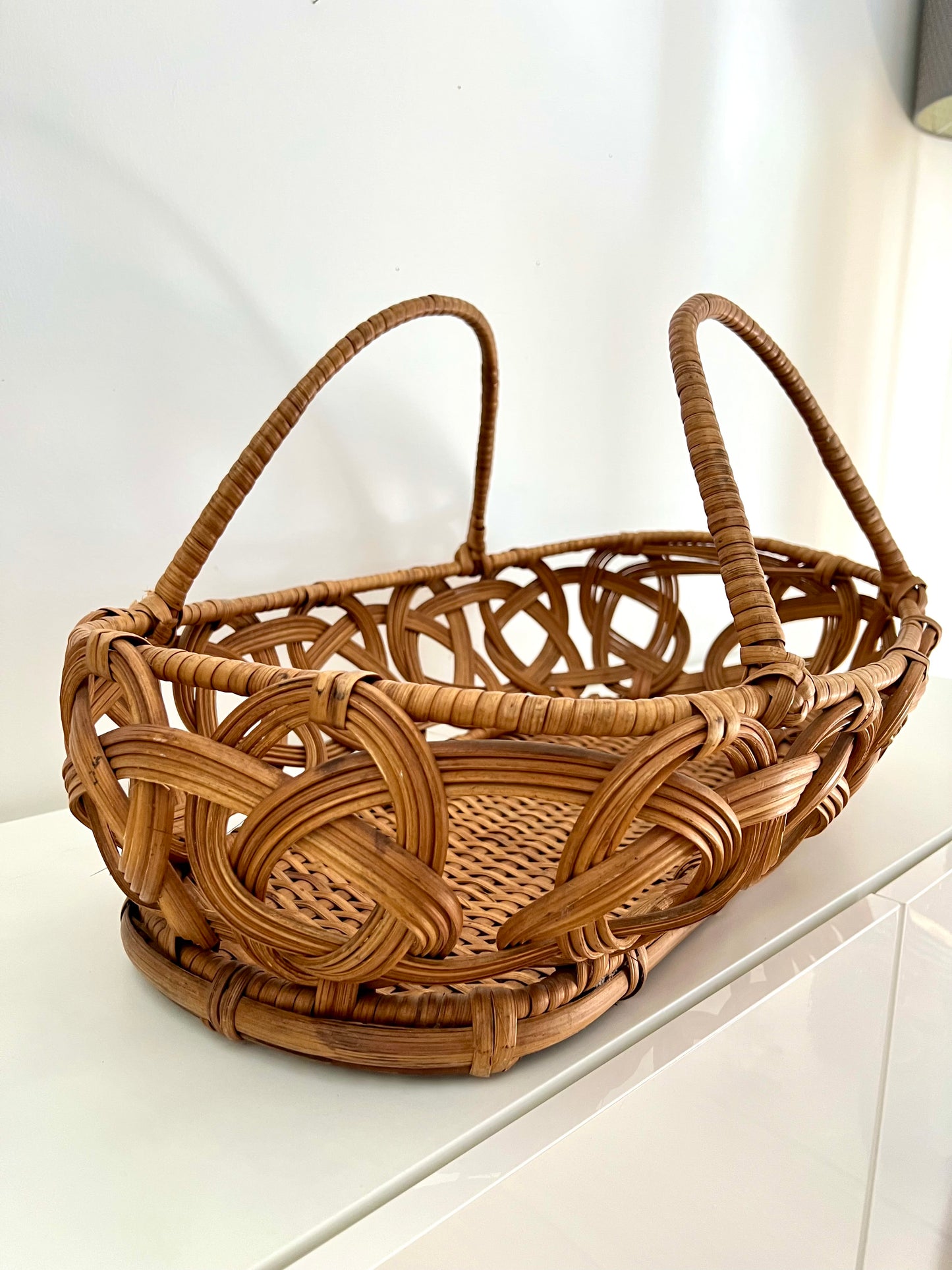 Panier en rotin tressé