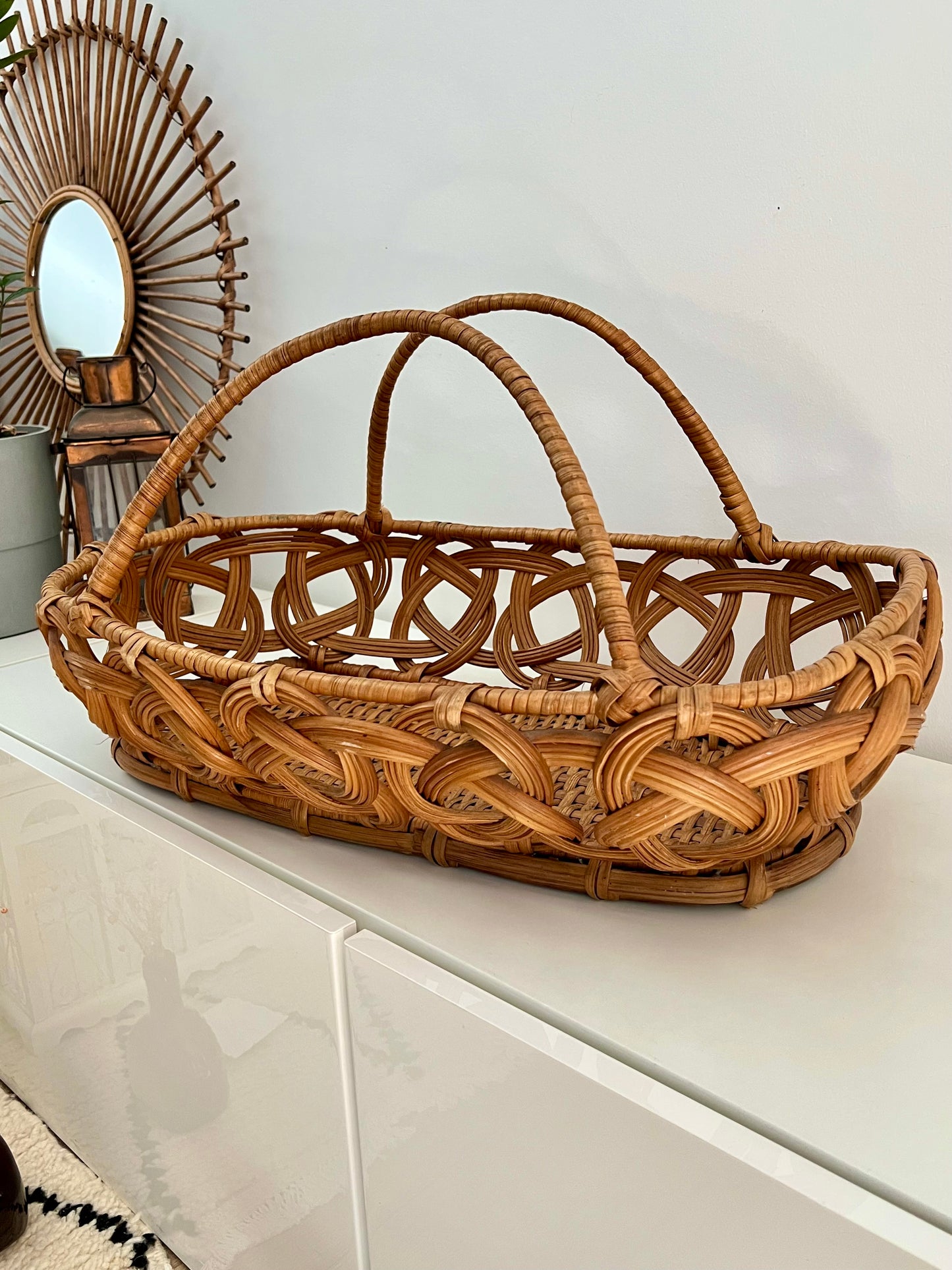 Panier en rotin tressé