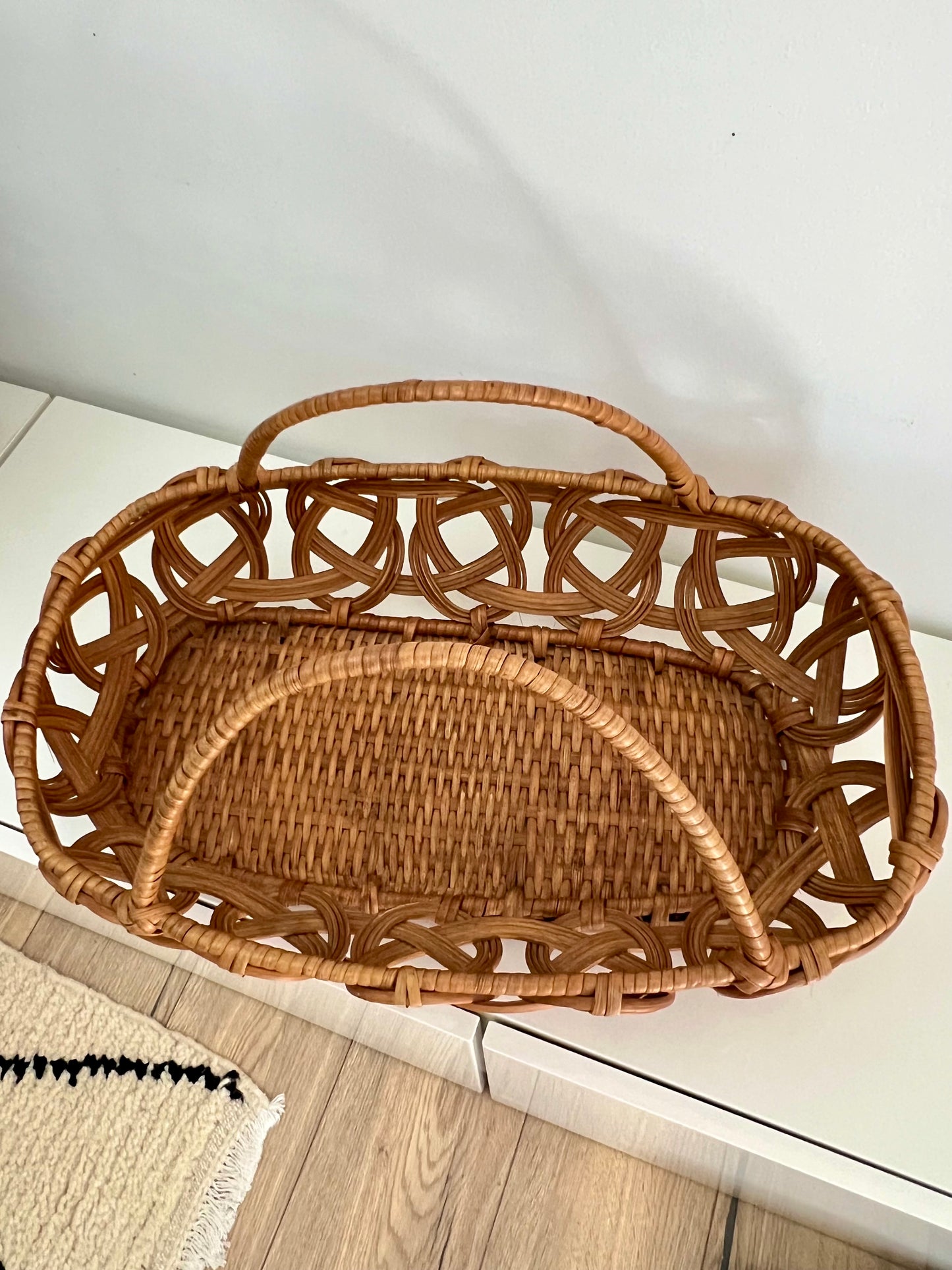 Panier en rotin tressé