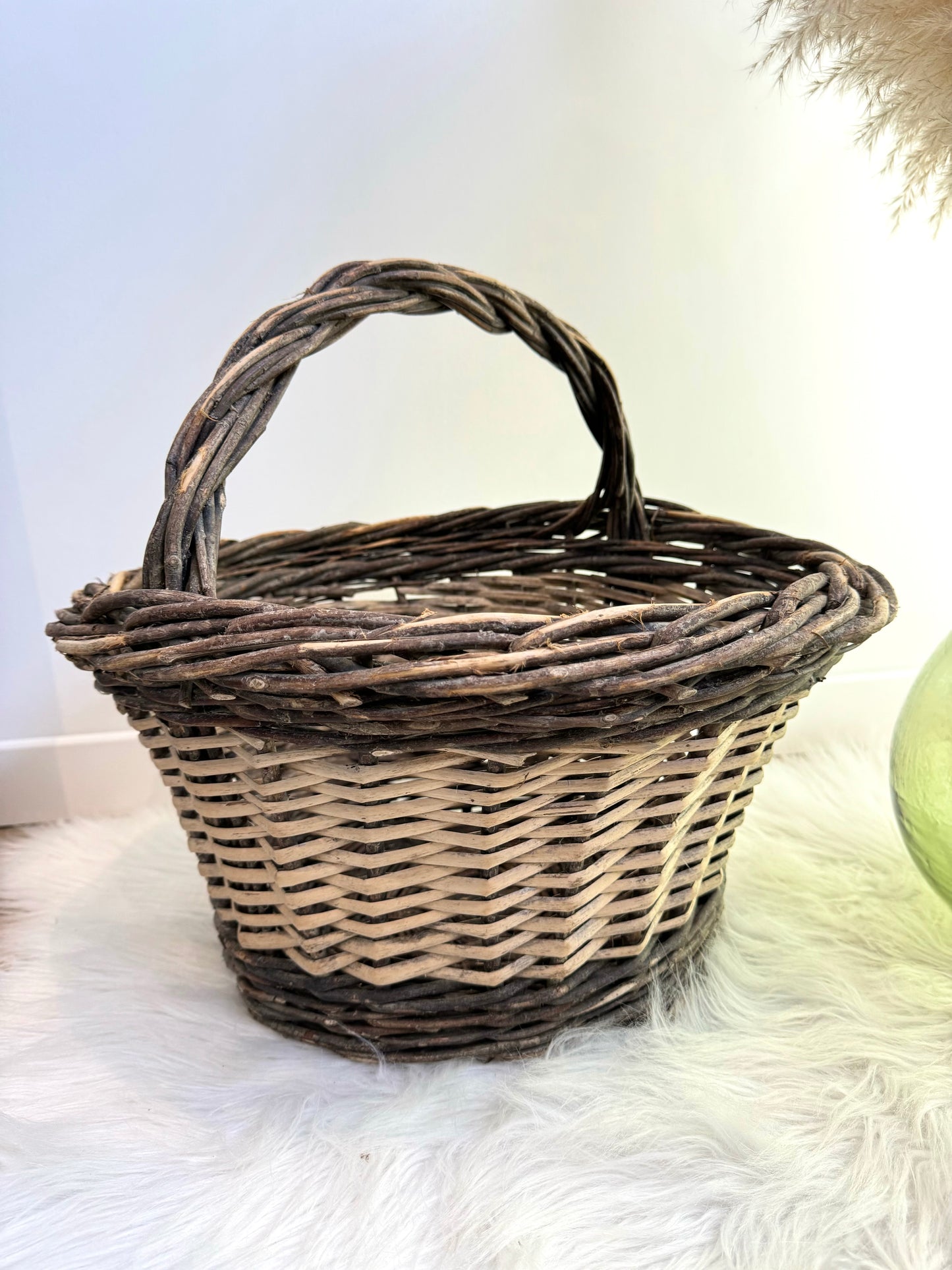Panier ancien rond en osier bicolore