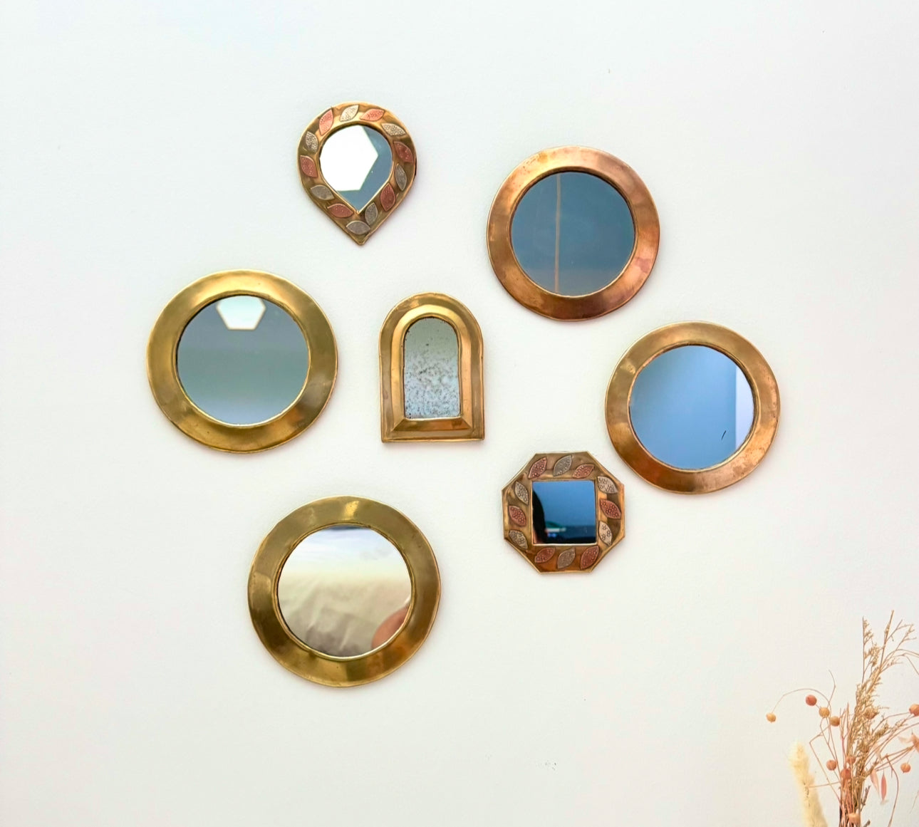 Accumulation de miroirs en laiton