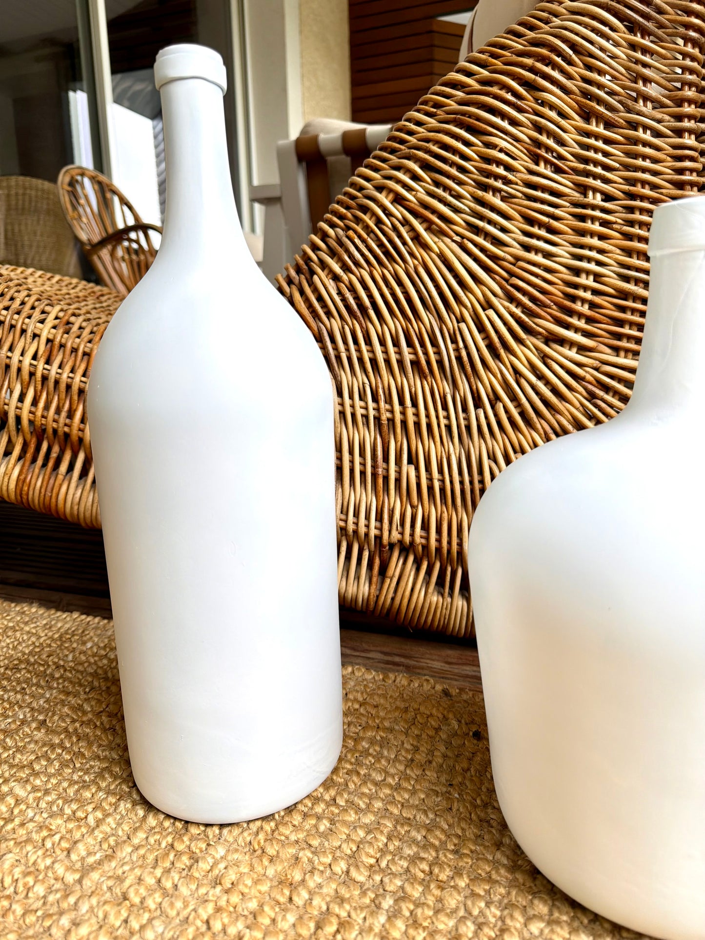 Vase ancien blanc mat
