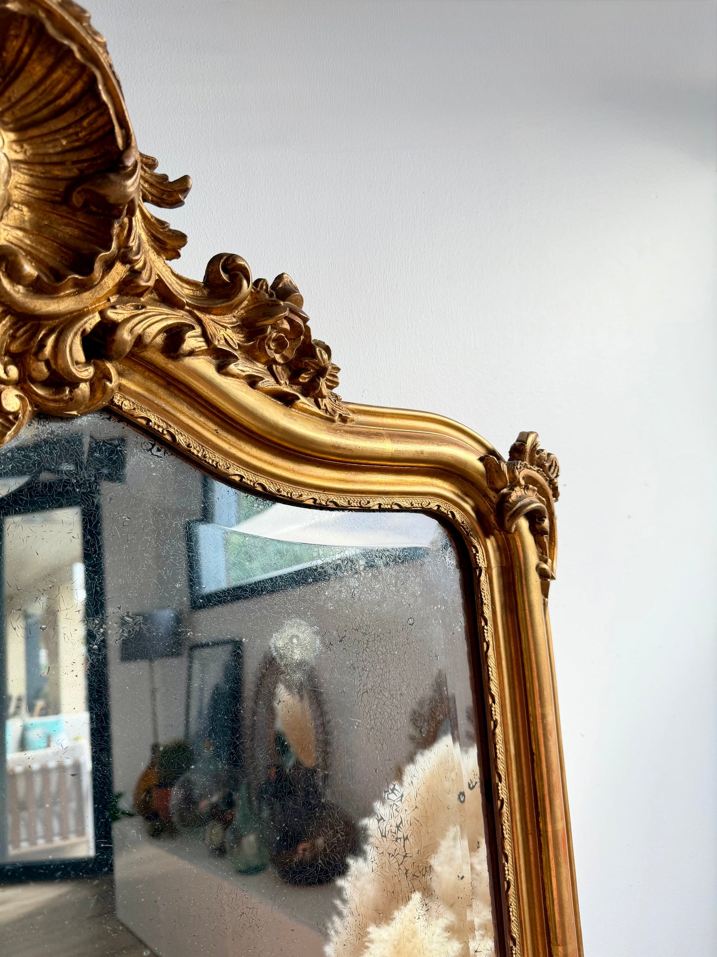 Grand miroir ancien doré au style Louis XV