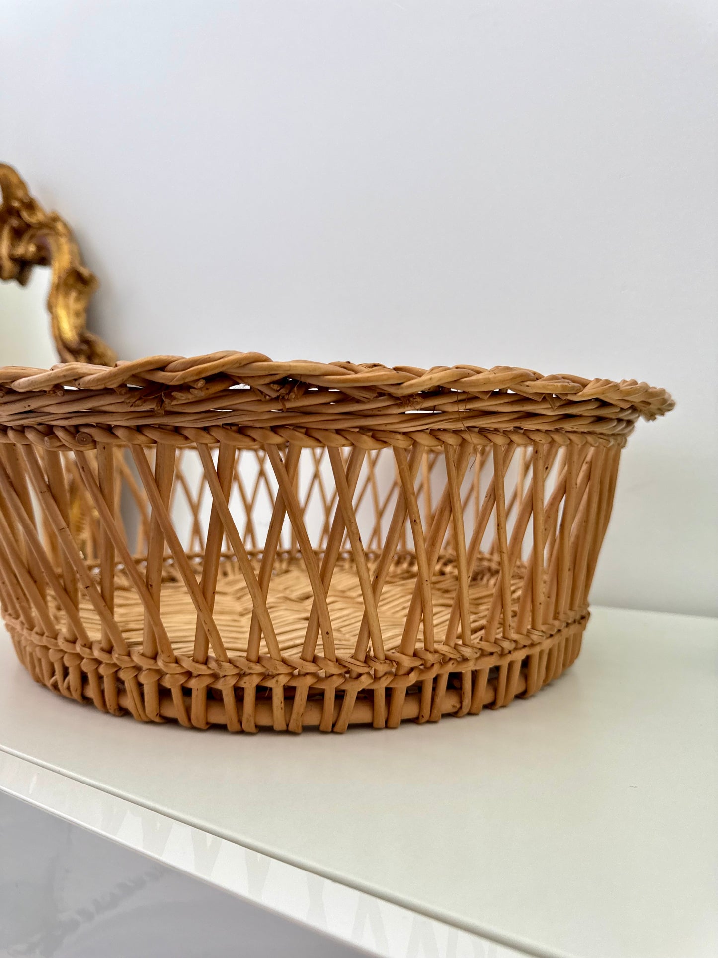 Corbeille en osier tressé