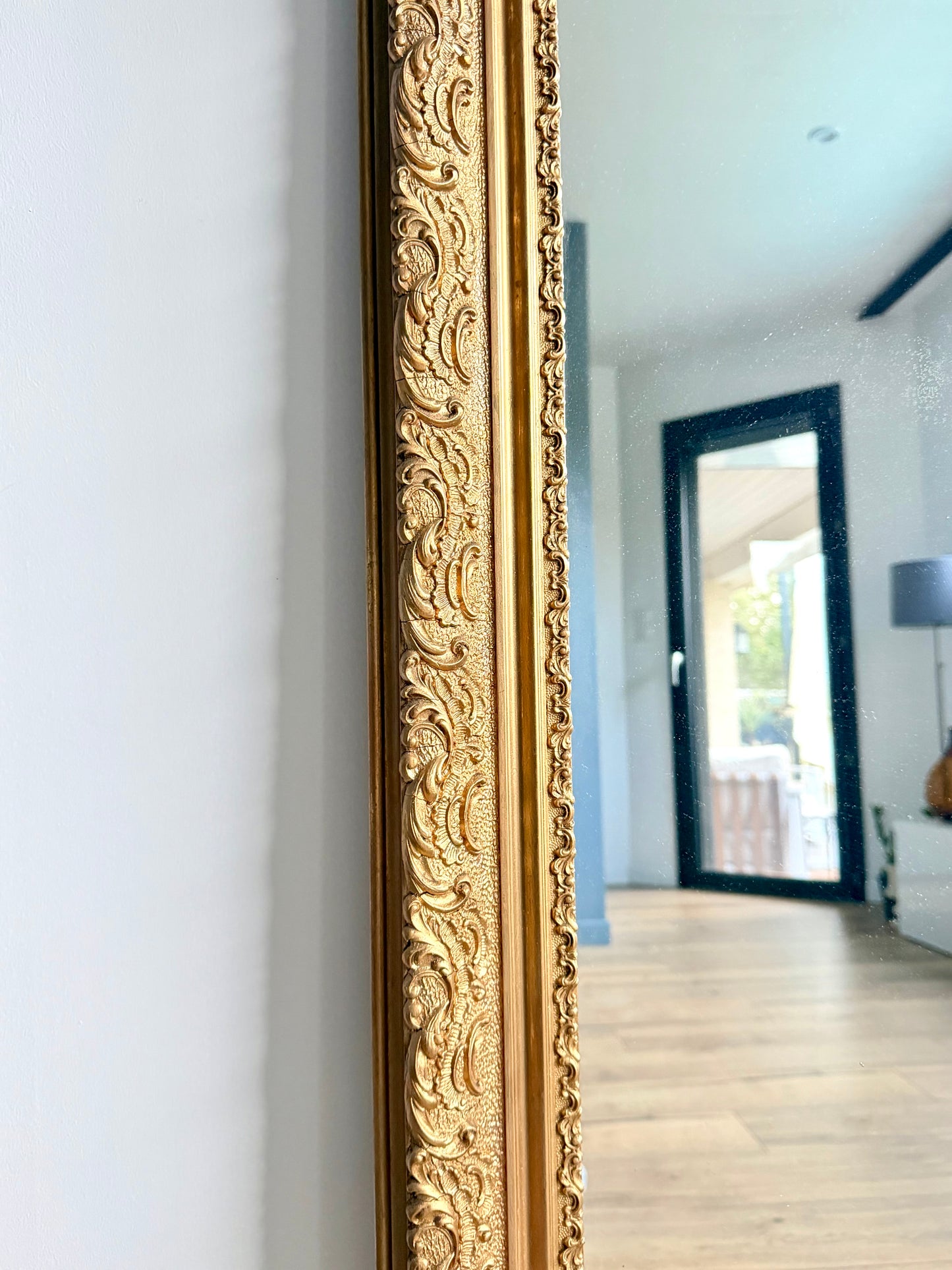 Grand miroir ancien Louis XV doré, style rocaille
