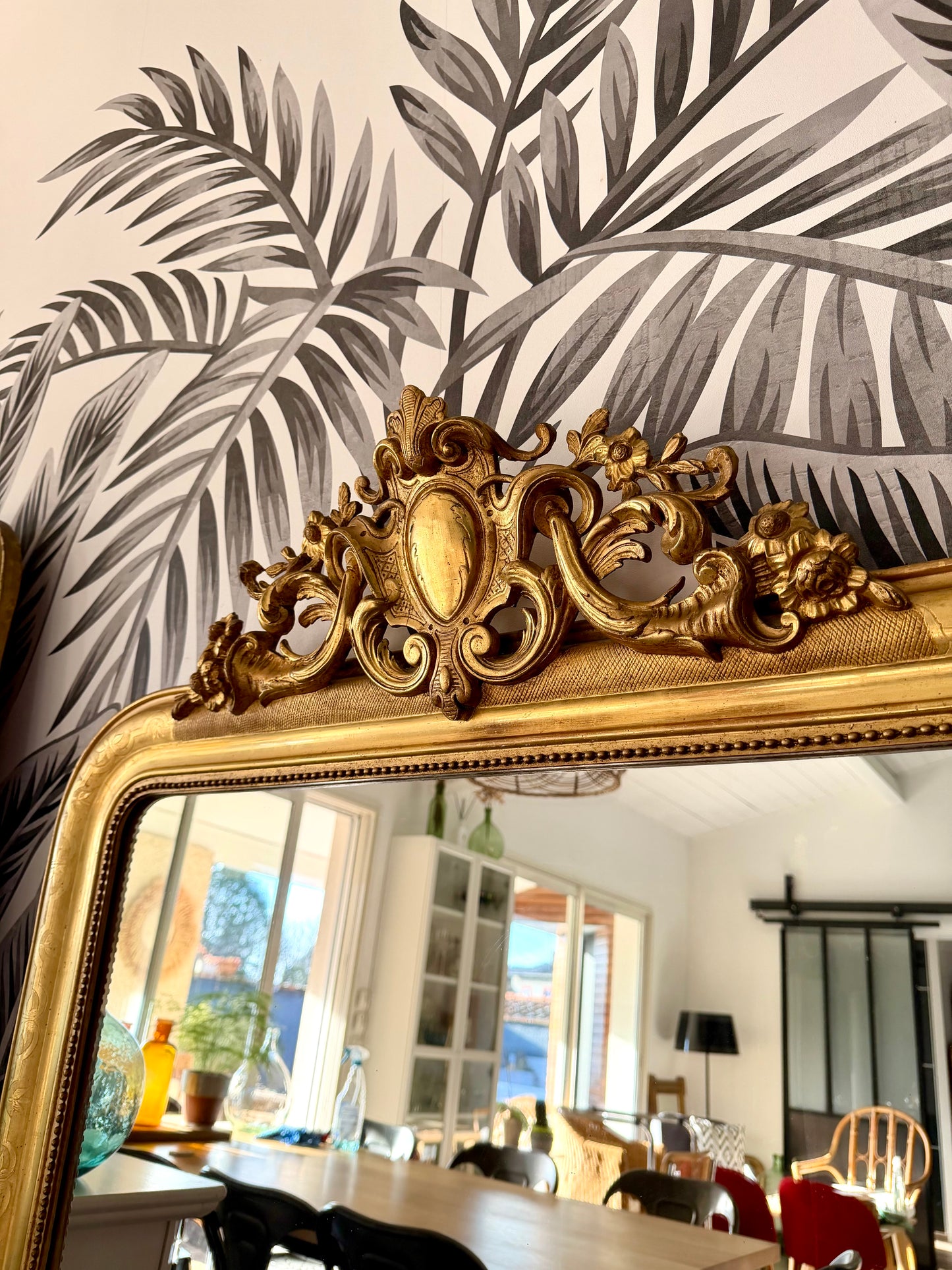 Grand miroir ancien Louis Philippe à fronton, doré à la feuille d’or