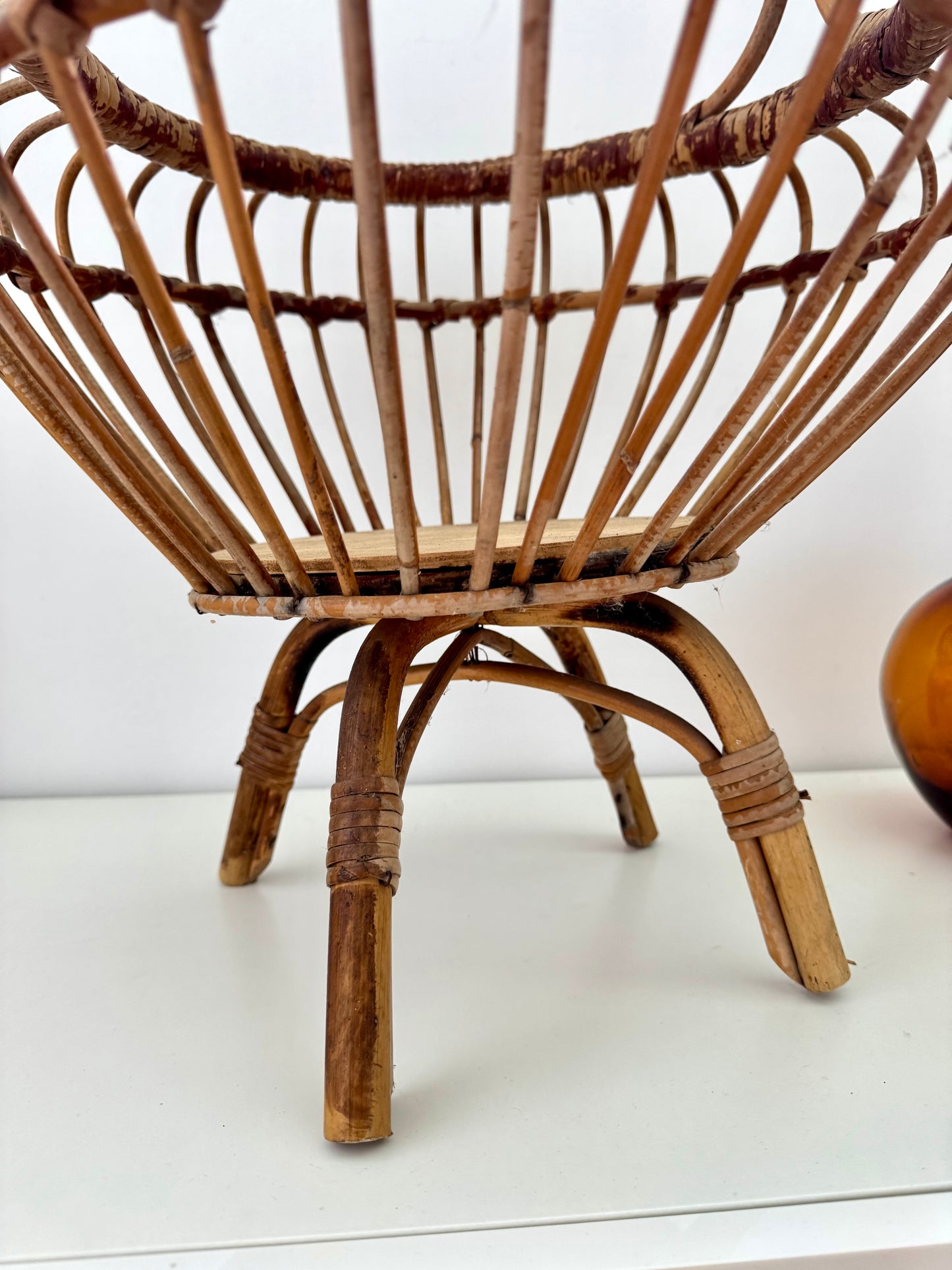 Travailleuse en rotin vintage