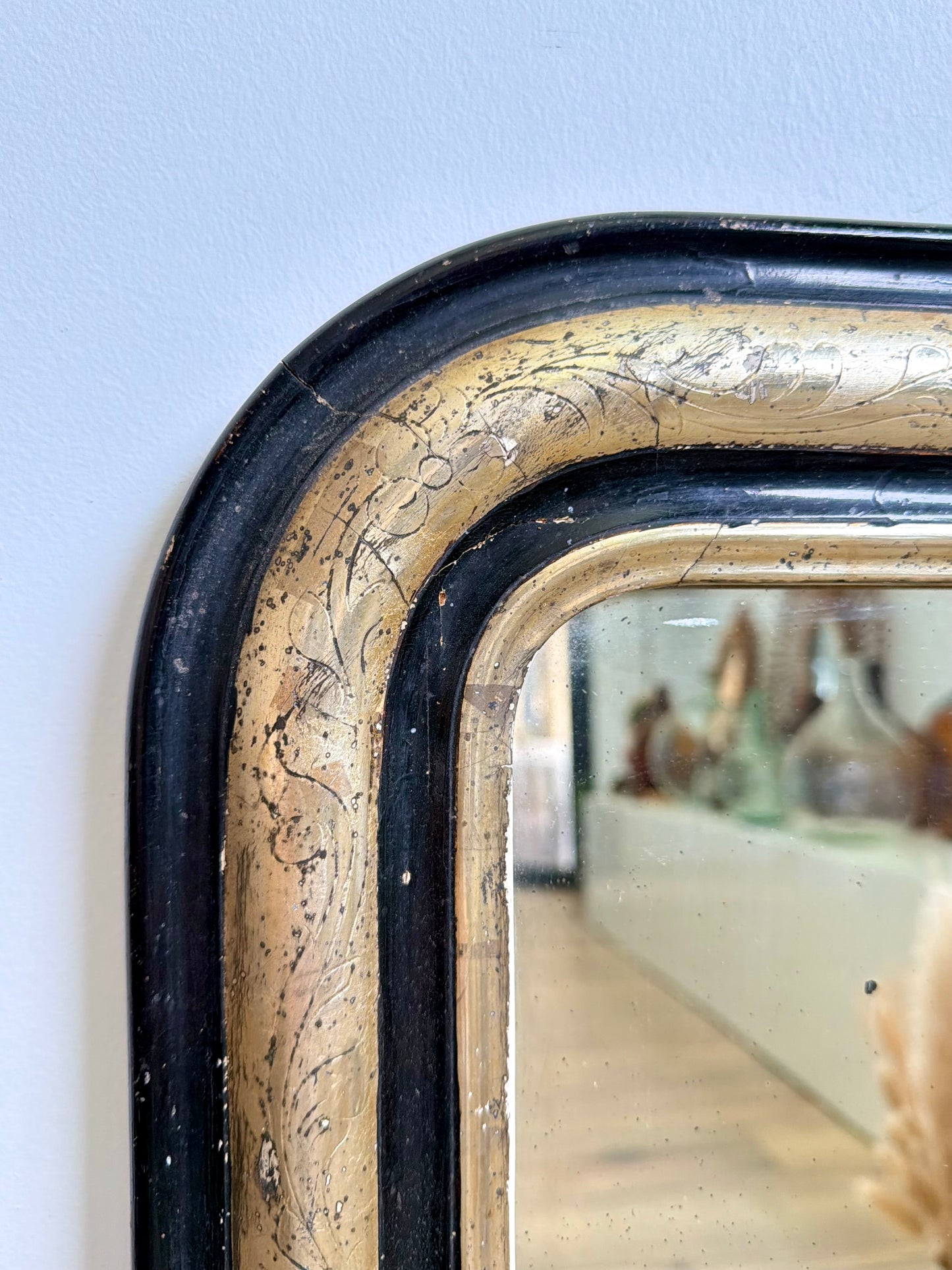 Miroir ancien Louis Philippe doré à la feuille d’or et noir