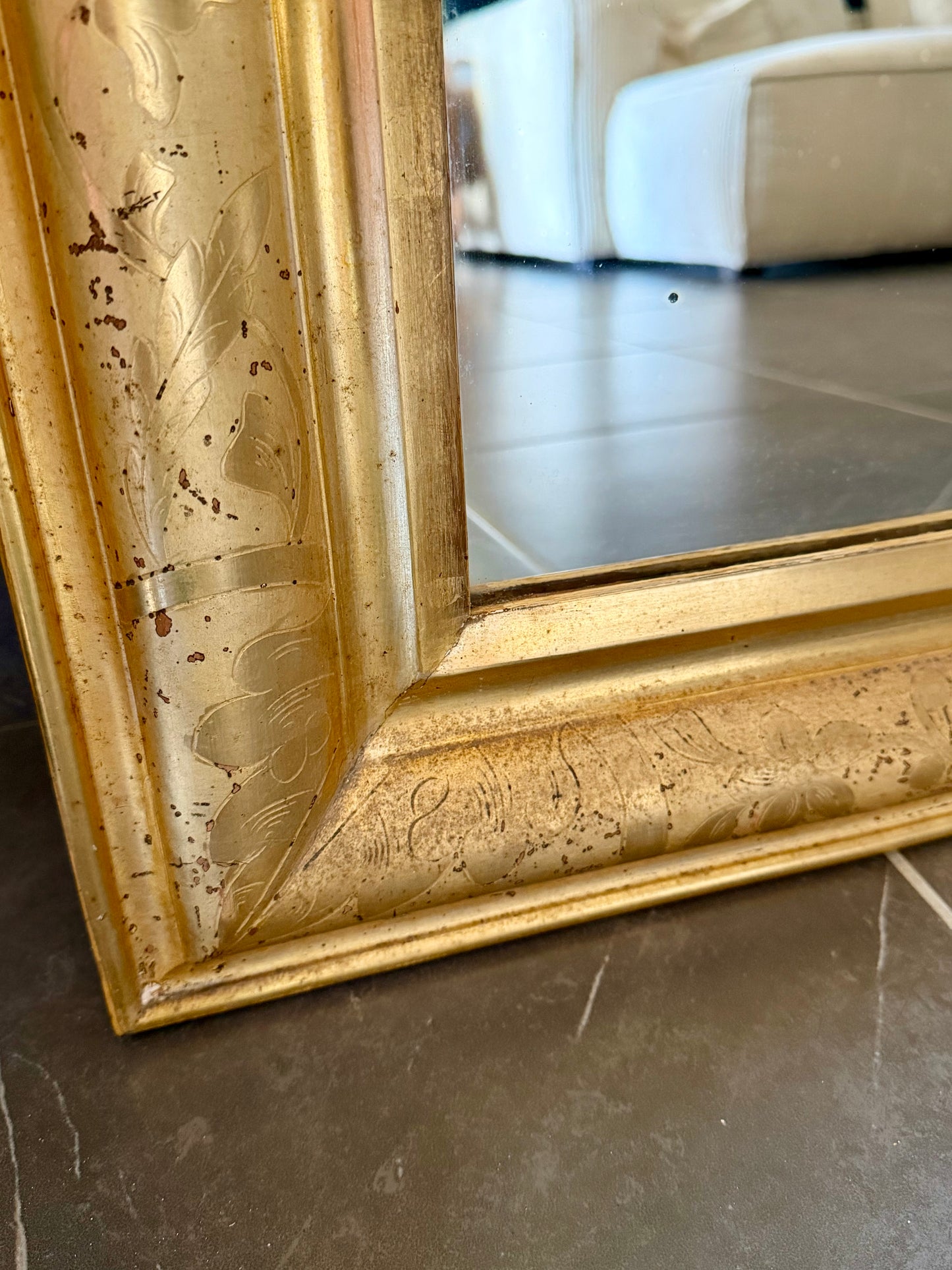 Somptueux miroir ancien Louis Philippe entièrement doré à la feuille d’or - Pièce rare.