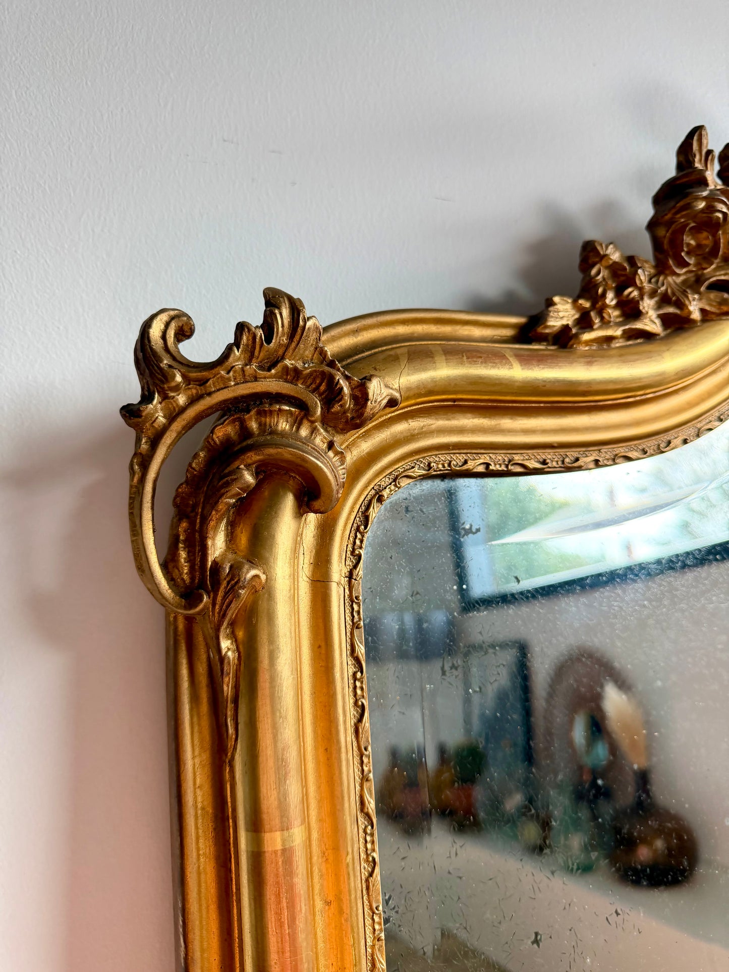 Grand miroir ancien doré au style Louis XV