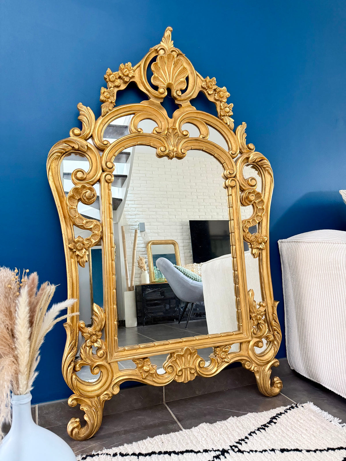 Grand miroir ancien doré de style baroque à parcloses