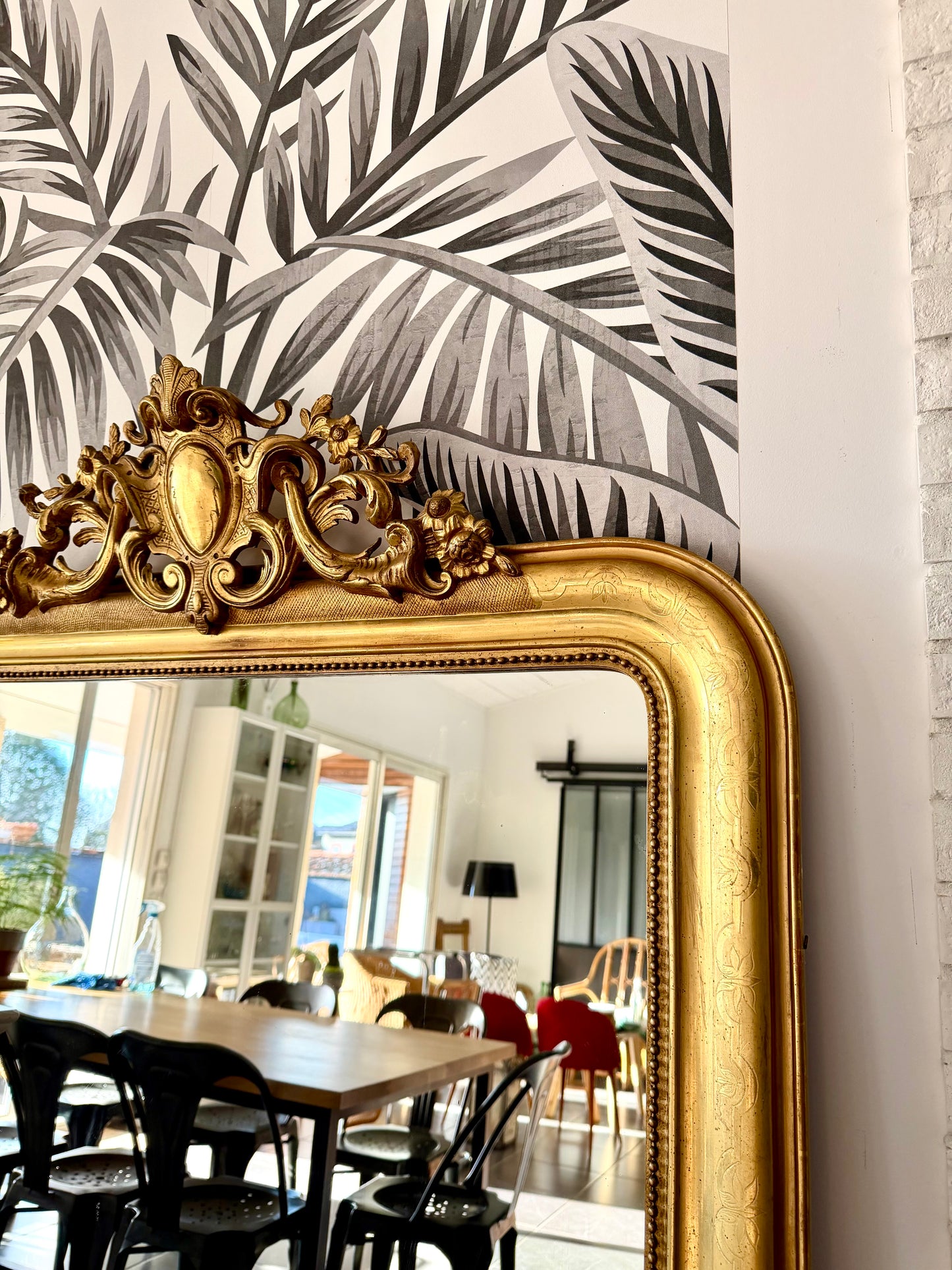 Grand miroir ancien Louis Philippe à fronton, doré à la feuille d’or