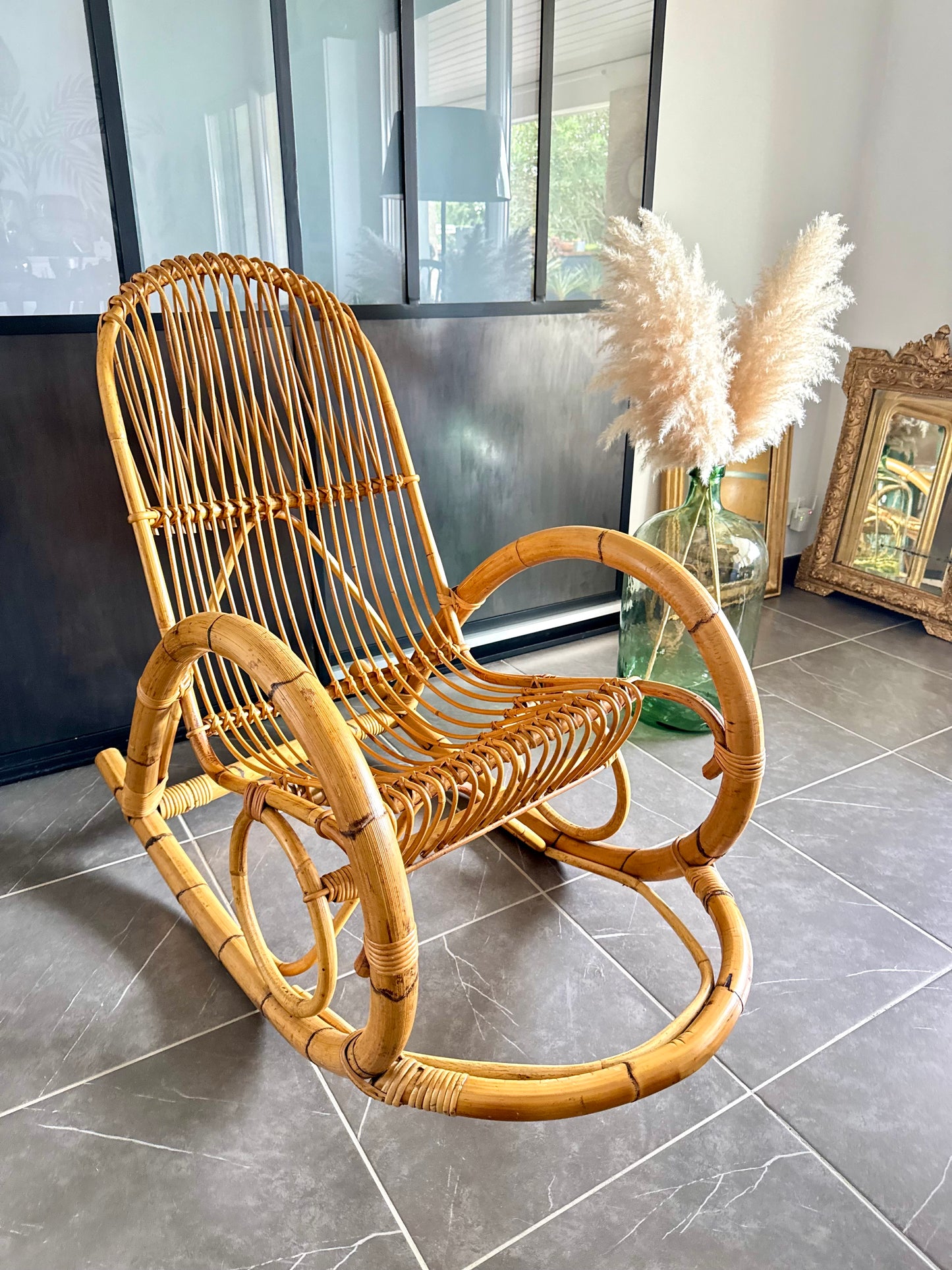 Rocking chair en rotin