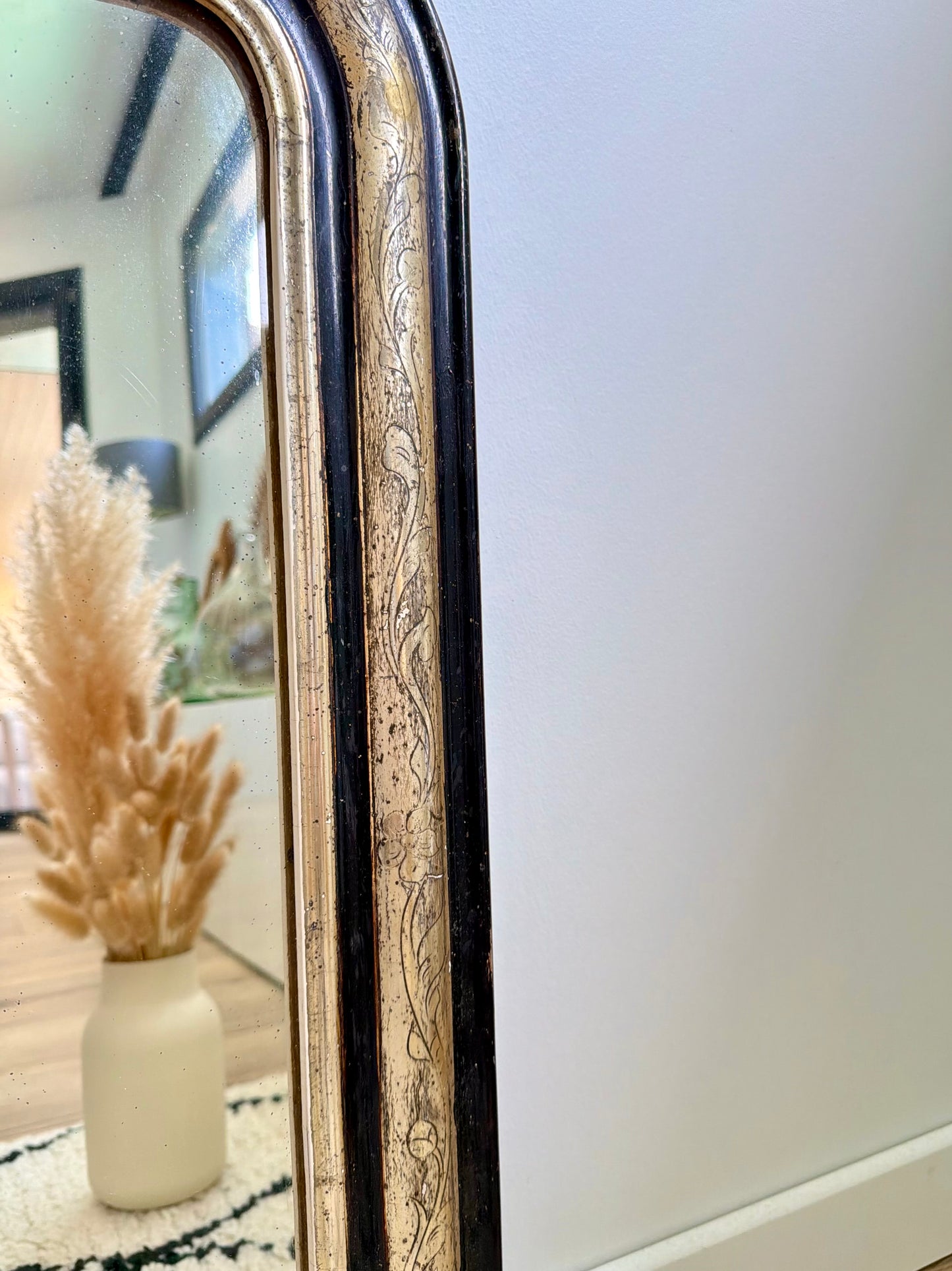 Miroir ancien Louis Philippe doré à la feuille d’or et noir